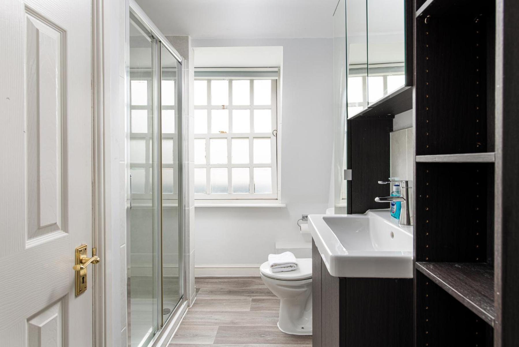 Flat-2bed-free Parking-by Fabaccommodation