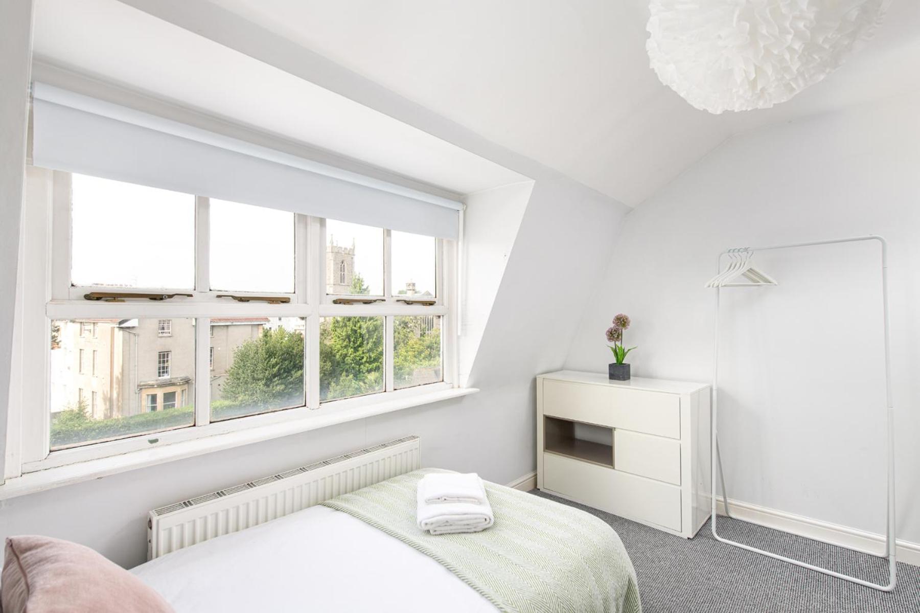 Apartment Flat-2bed-free Parking-by Fabaccommodation Bristol