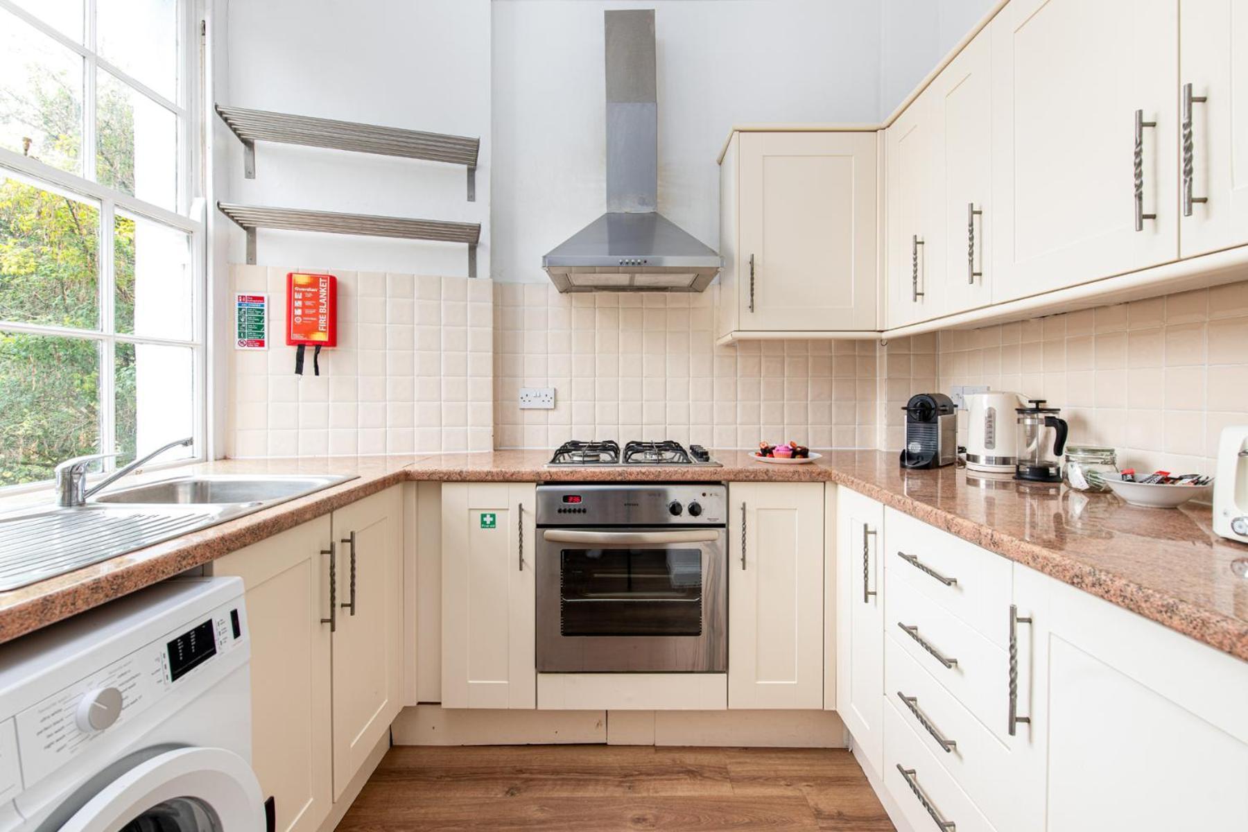 Apartment Flat-2bed-free Parking-by Fabaccommodation *
