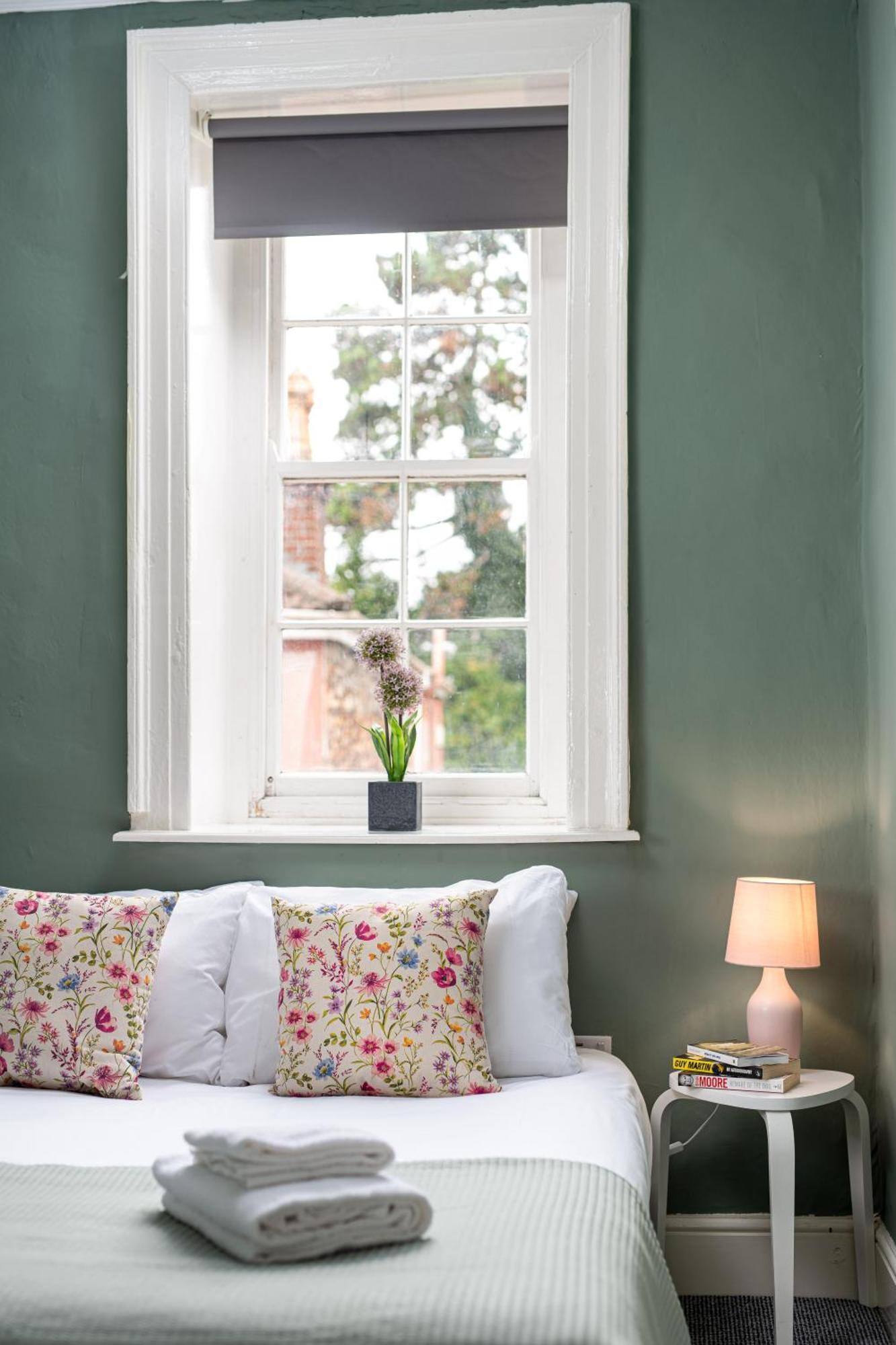 Apartment Flat-2bed-free Parking-by Fabaccommodation