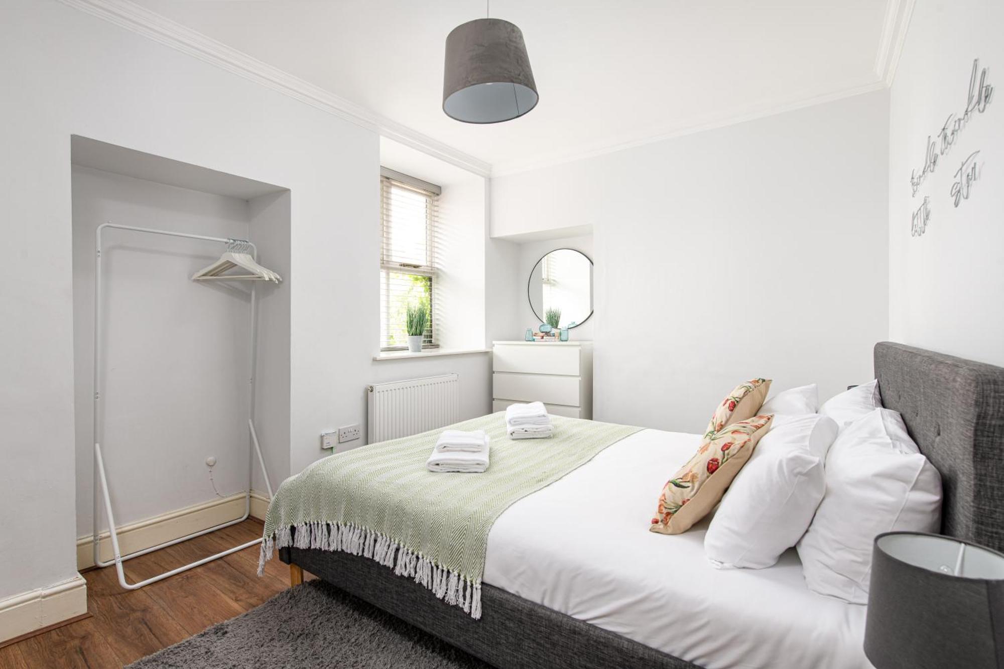 Flat-2bed-free Parking-by Fabaccommodation