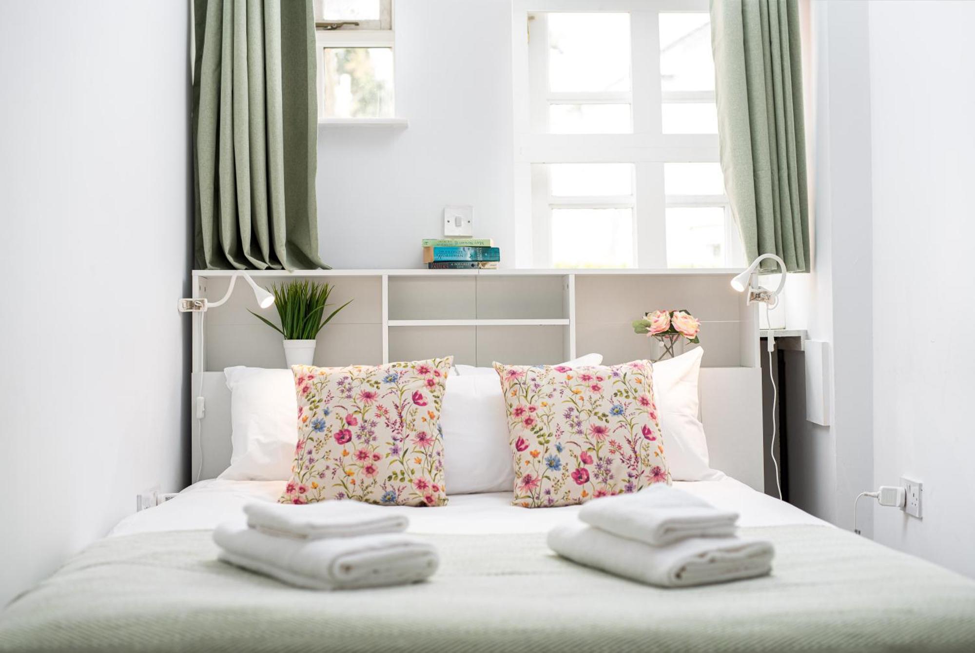 Apartment Flat-2bed-free Parking-by Fabaccommodation *