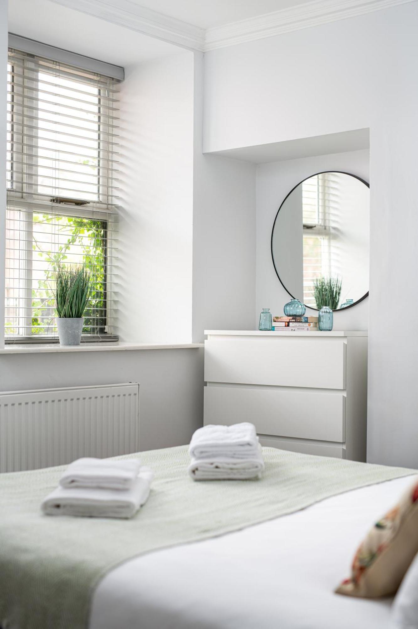 Flat-2bed-free Parking-by Fabaccommodation Apartment Bristol