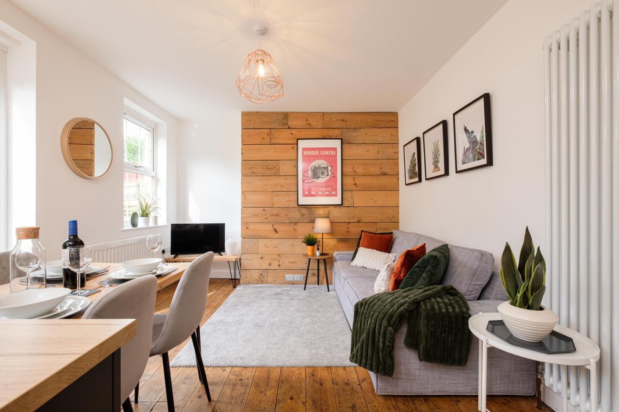 Long Stays-4bed-2bath-parking-by Fabaccommodation Holiday home Bristol