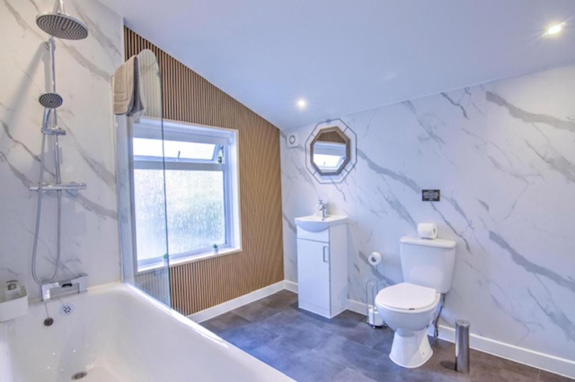 2 Bed House Family Friendly With Garden * Bristol