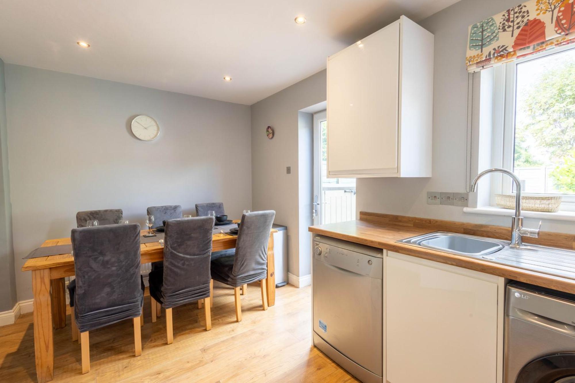 Stylish 3br House - Free Parking - Fast Wi-fi Holiday home Bristol