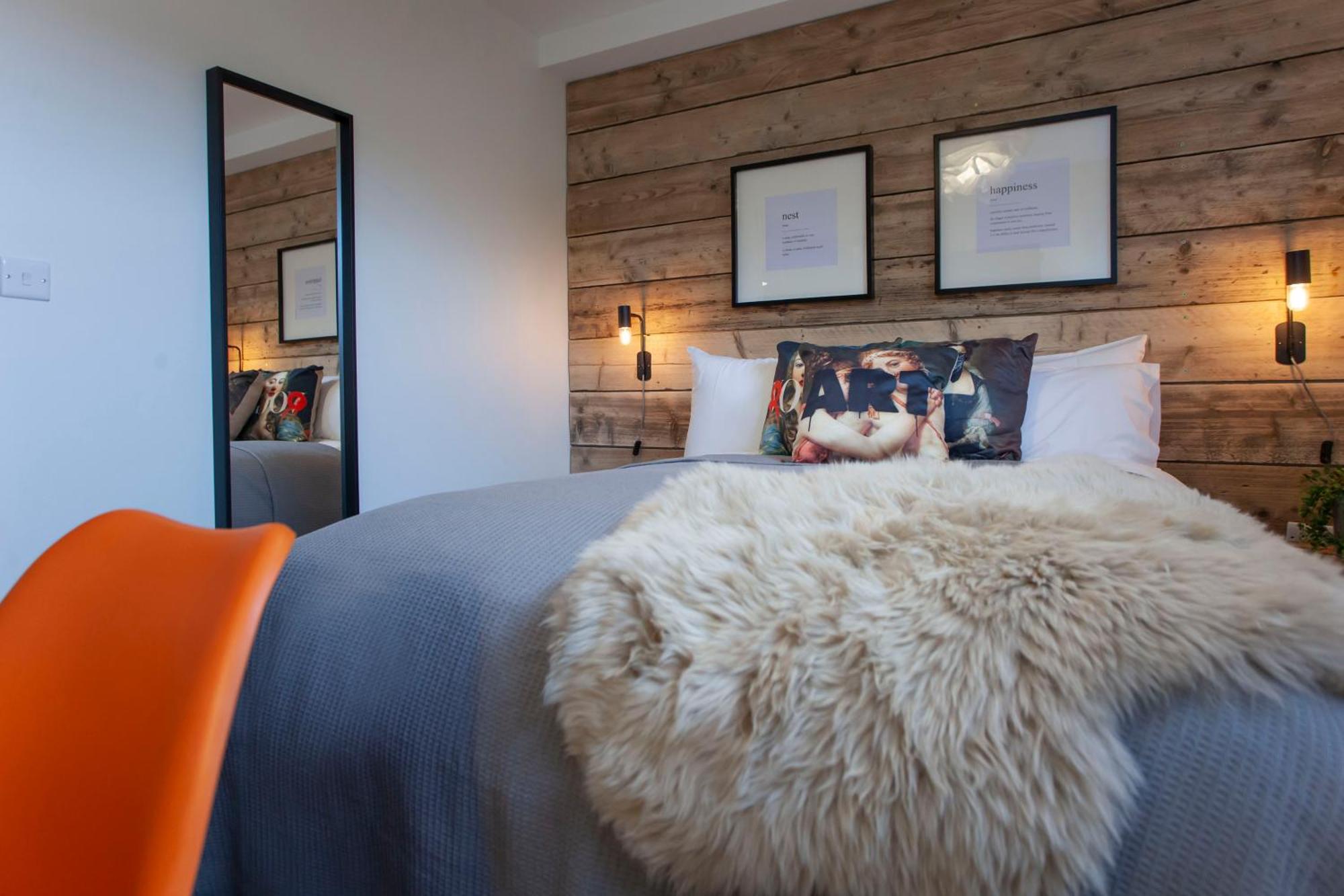 Higgihaus Cabot Mews #25 Fantastic * Bristol