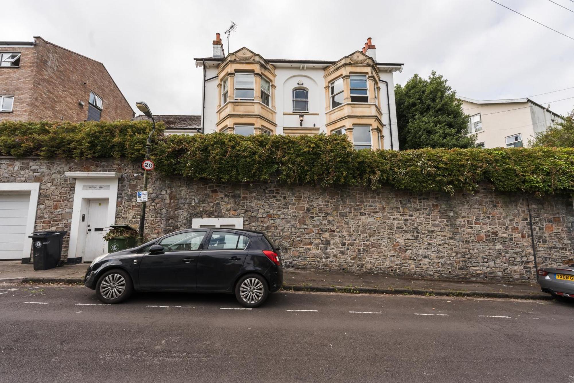 Luxurious Victorian In Charming Cotham *
