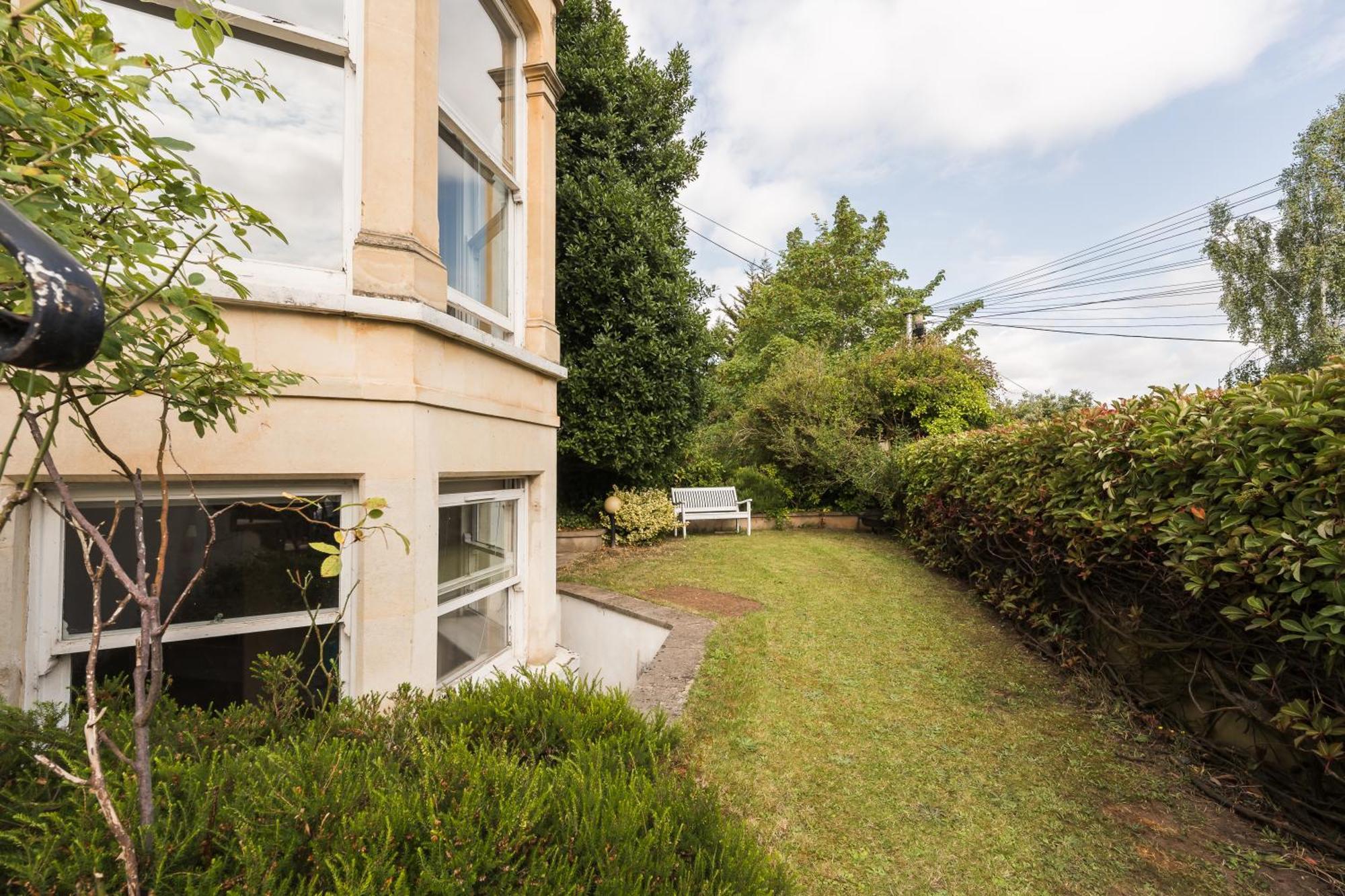Luxurious Victorian In Charming Cotham