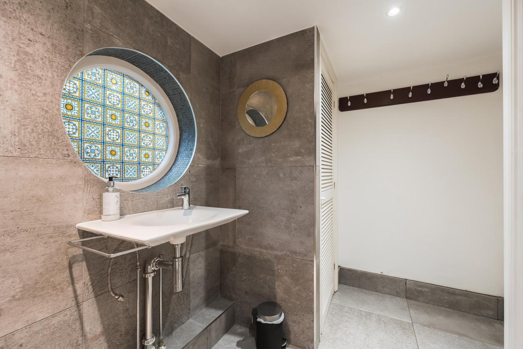 Villa Luxurious Victorian In Charming Cotham
