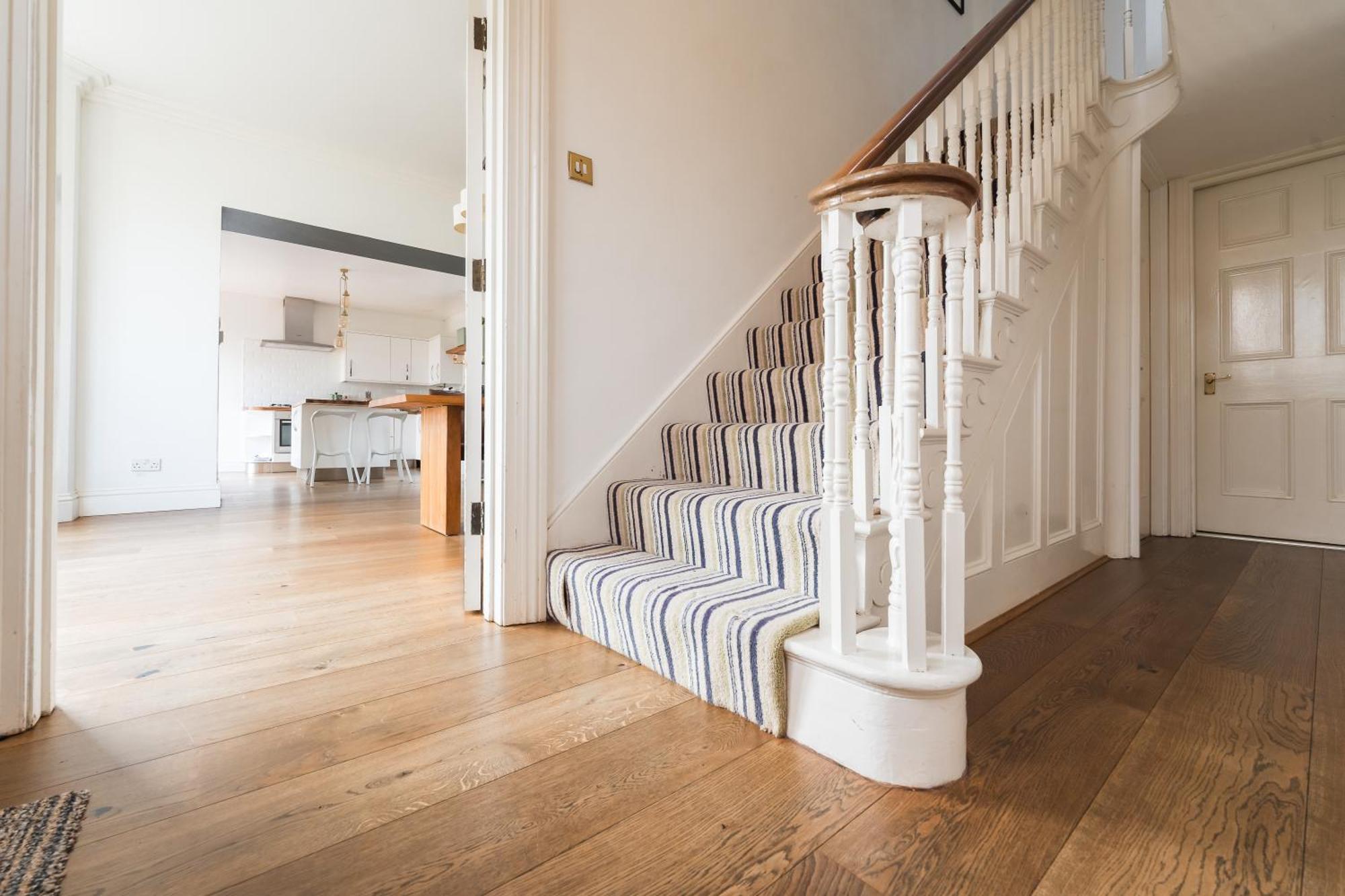 Villa Luxurious Victorian In Charming Cotham