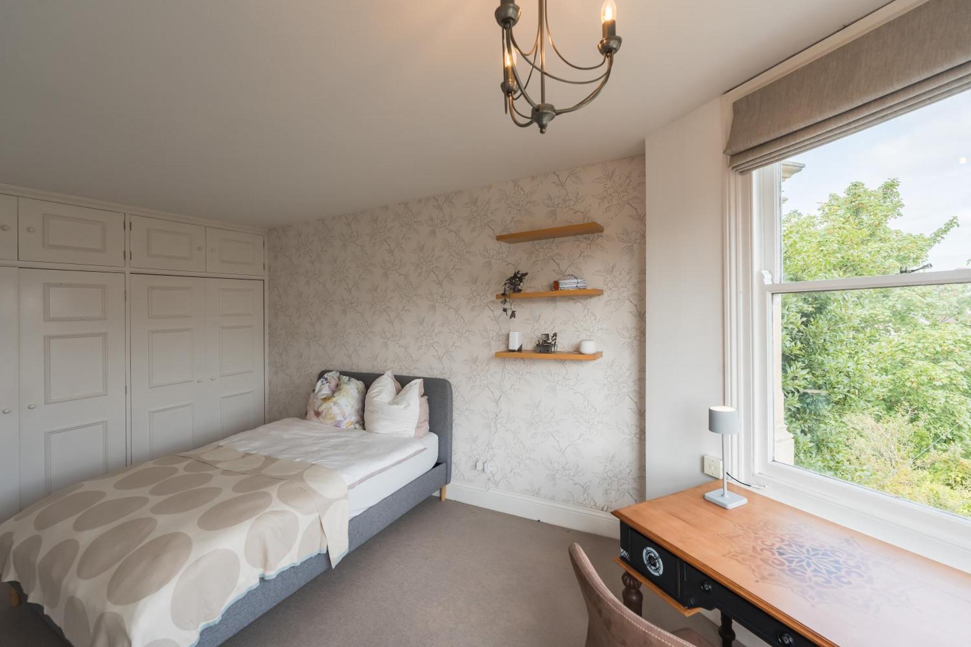 Villa Luxurious Victorian In Charming Cotham