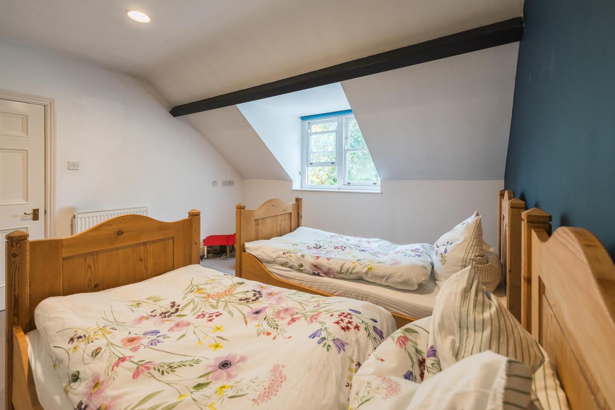 Luxurious Victorian In Charming Cotham *