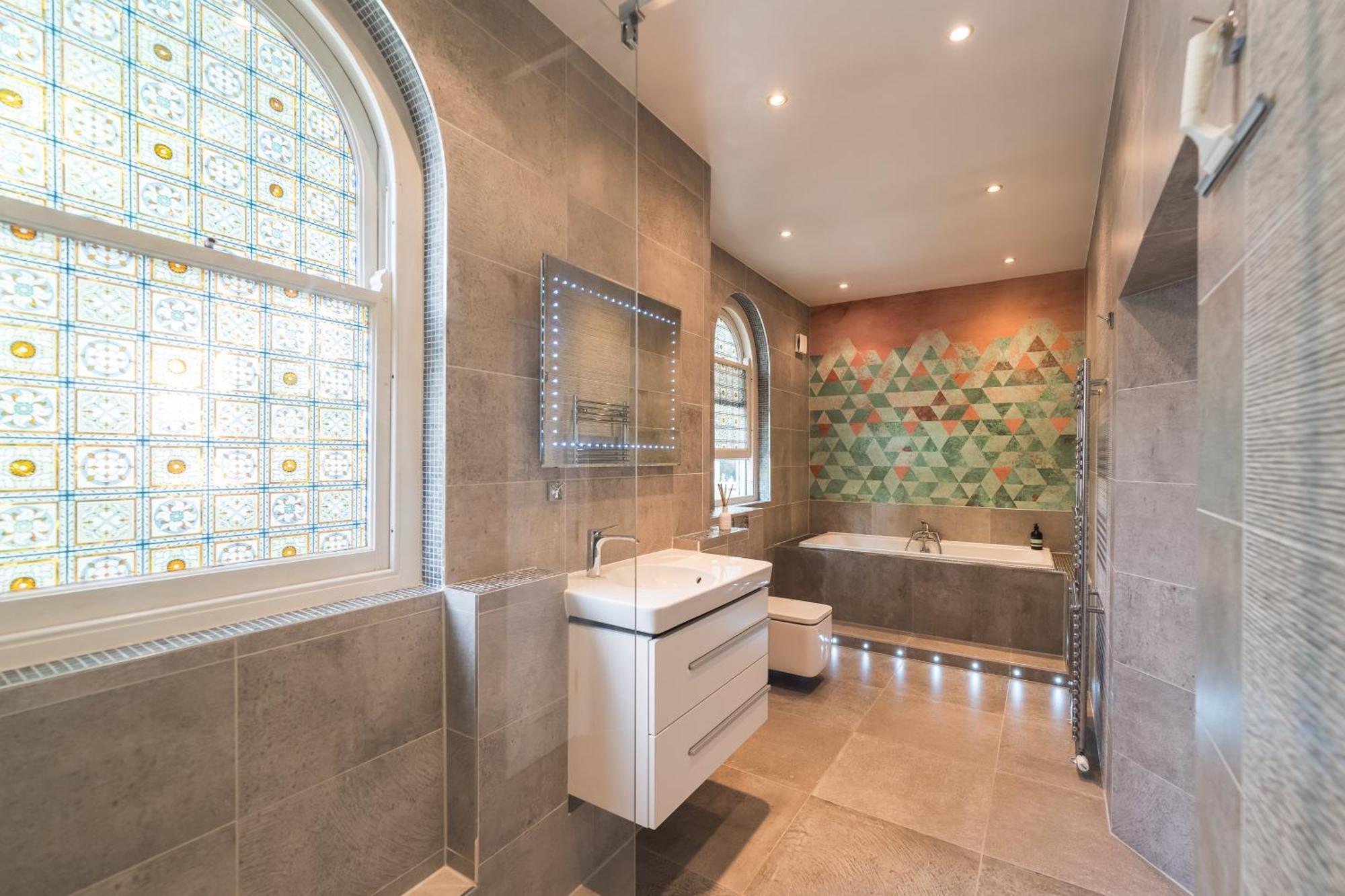 Luxurious Victorian In Charming Cotham *