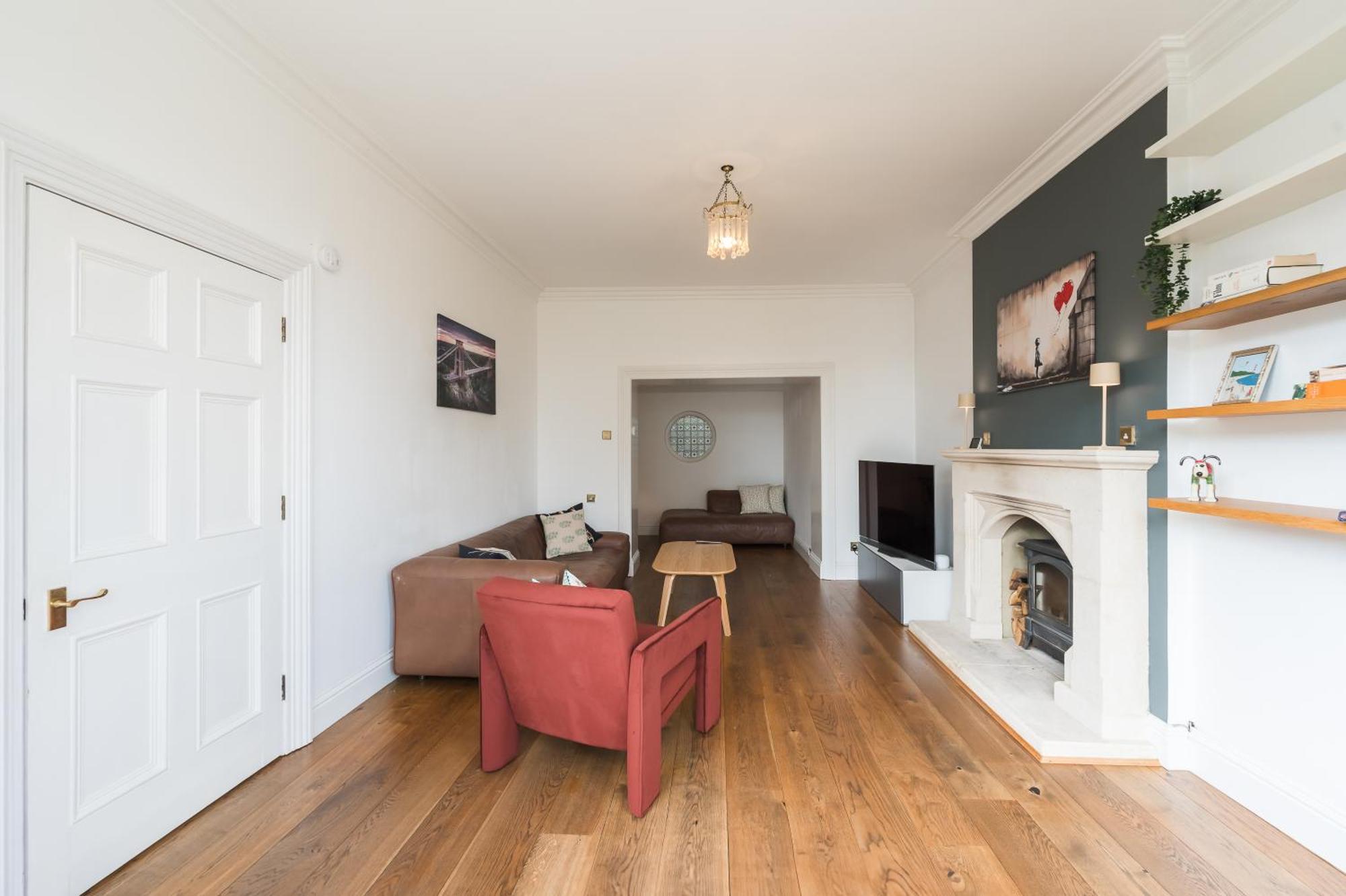 Luxurious Victorian In Charming Cotham Villa