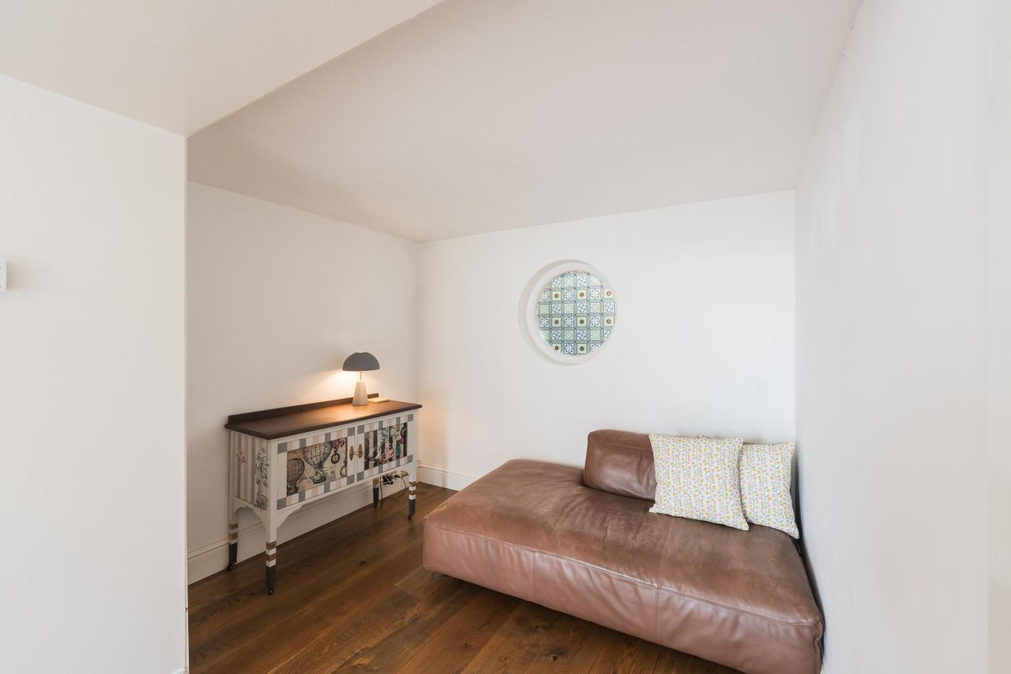 Luxurious Victorian In Charming Cotham *