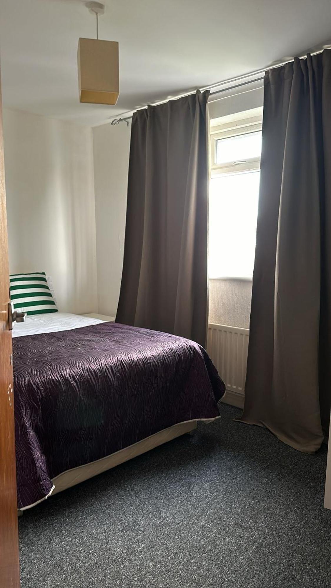Guest house In Rose Meare Gardens Bristol