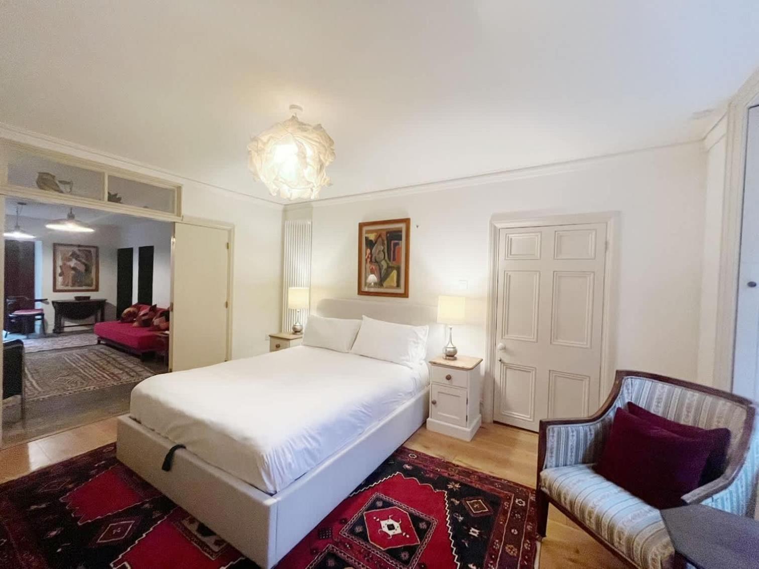 One Bedroom Basement Flat In Canynge Square Apartment