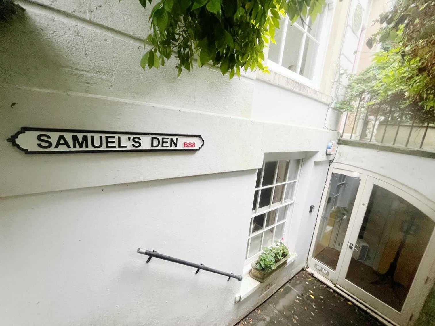 One Bedroom Basement Flat In Canynge Square Apartment Bristol