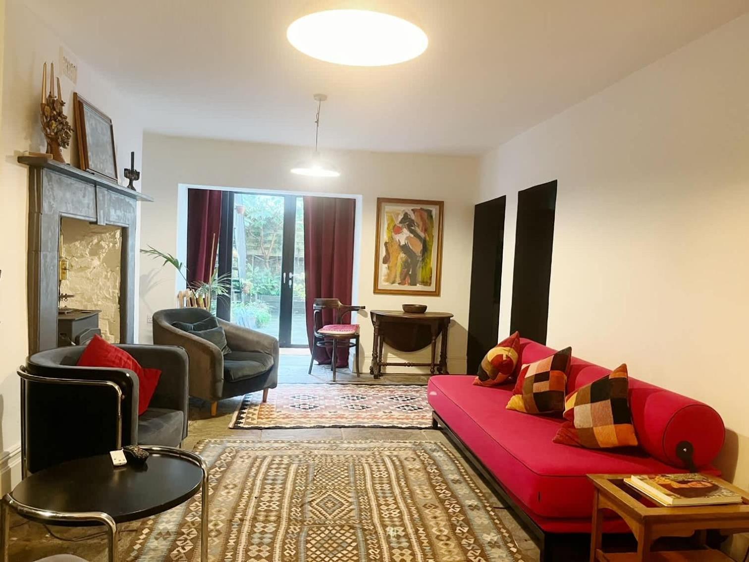One Bedroom Basement Flat In Canynge Square * Bristol