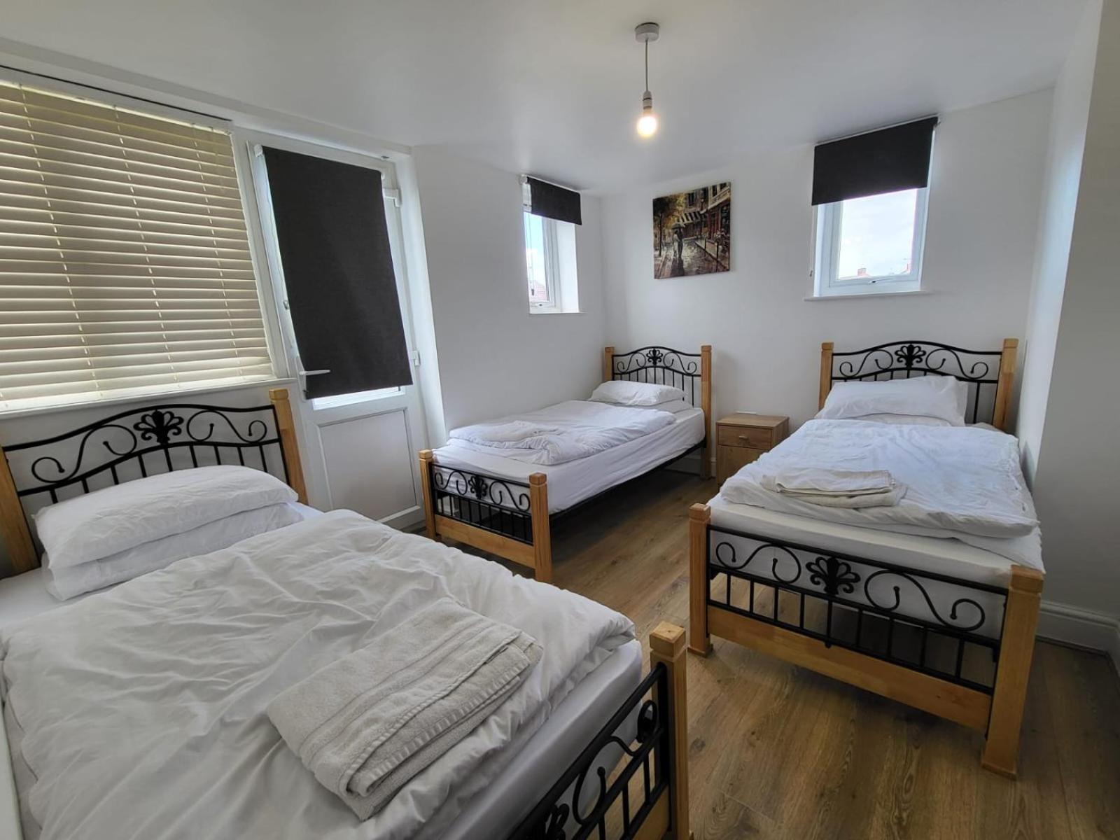 Serene 1 Bedroom, 3 Single Beds Bristol