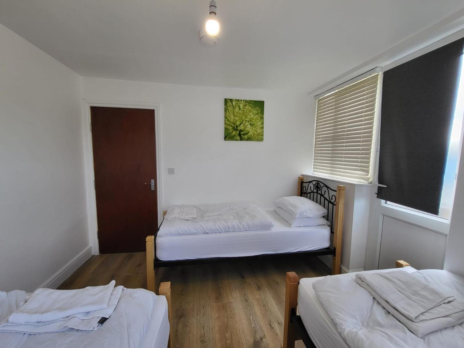 Serene 1 Bedroom, 3 Single Beds Apartment *