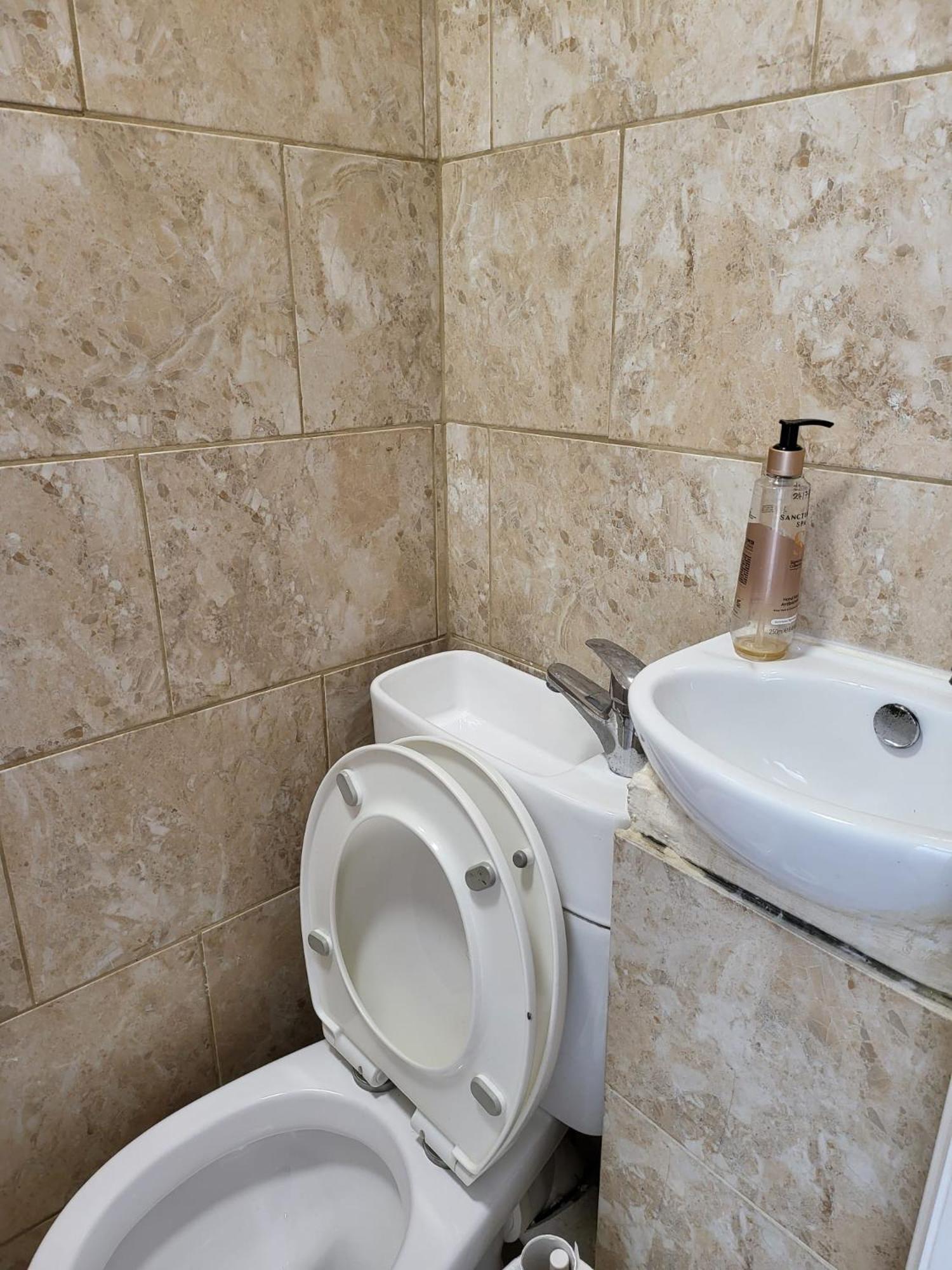 Serene 1 Bedroom, 3 Single Beds Apartment Bristol