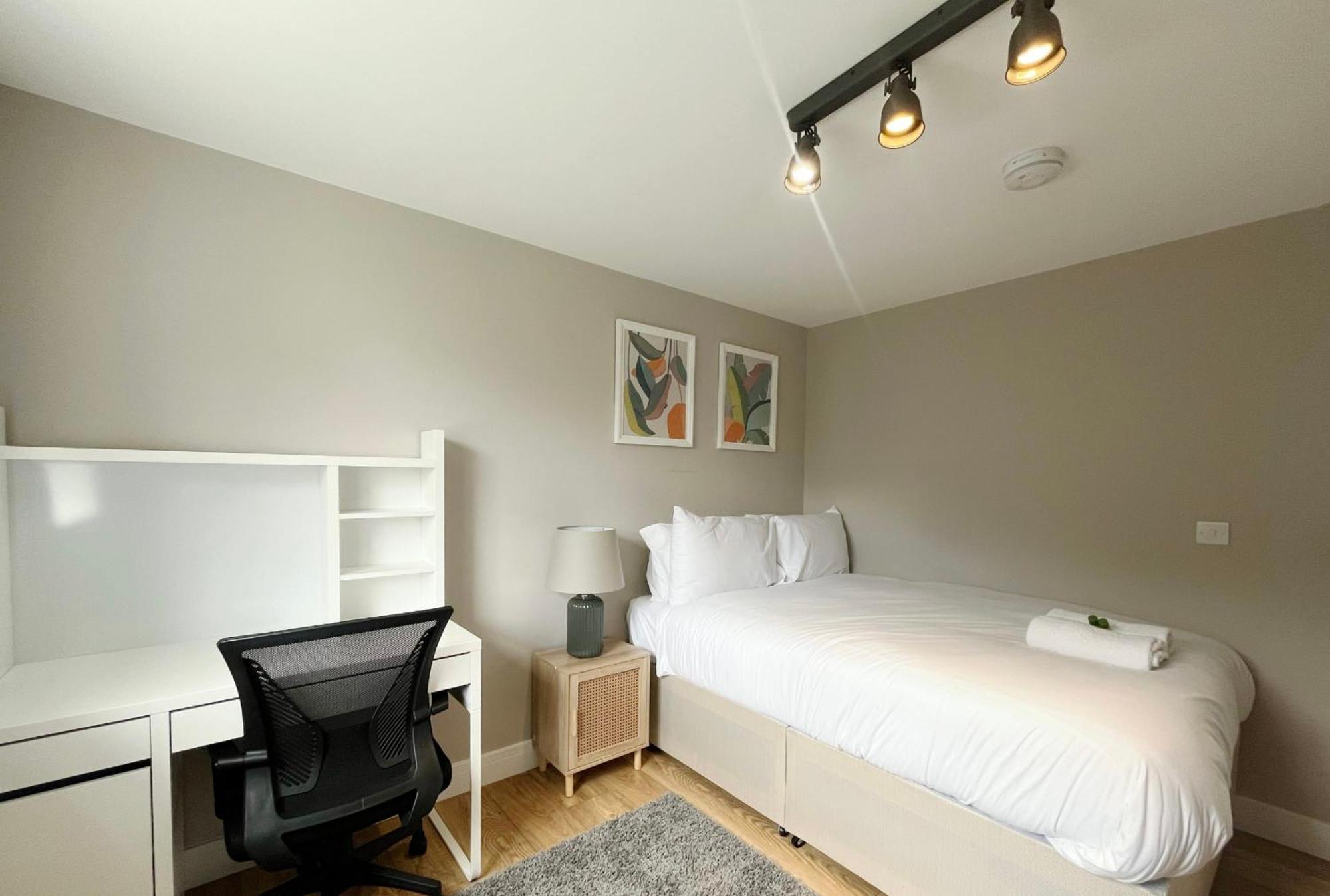 Three Bedroom Flat In Gloucester Road North With Parking Bristol