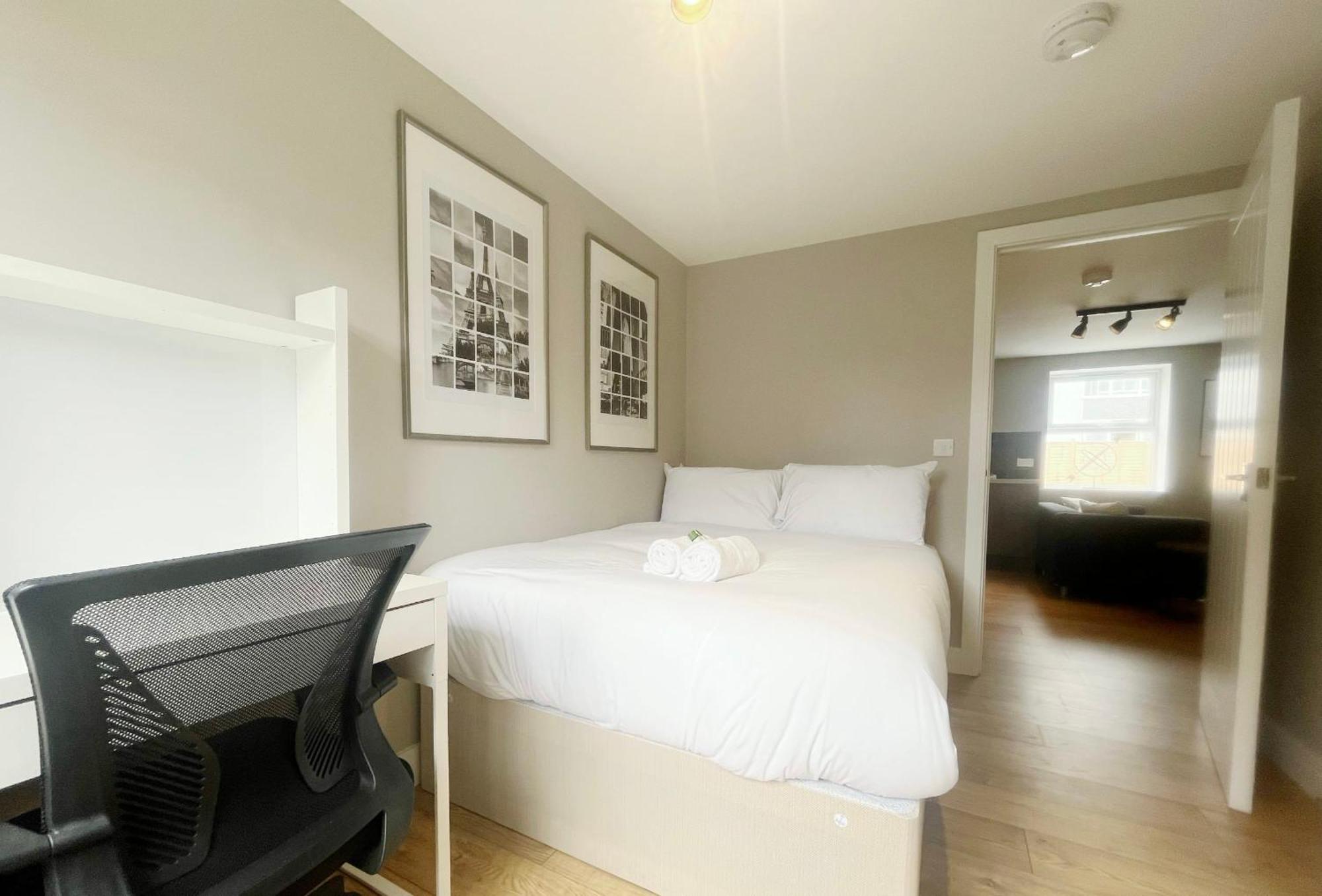 Three Bedroom Flat In Gloucester Road North With Parking Bristol
