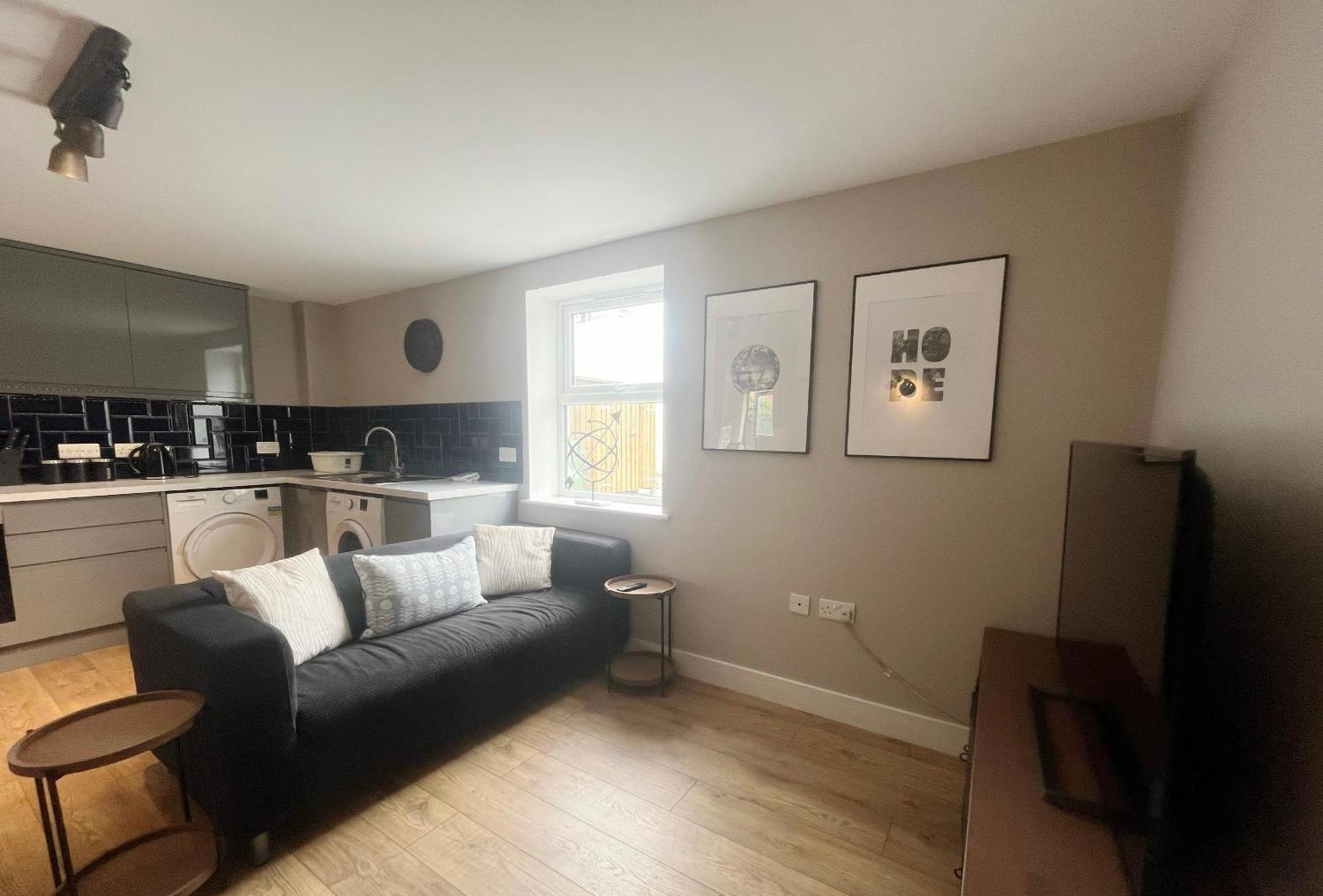 Apartment Three Bedroom Flat In Gloucester Road North With Parking Bristol