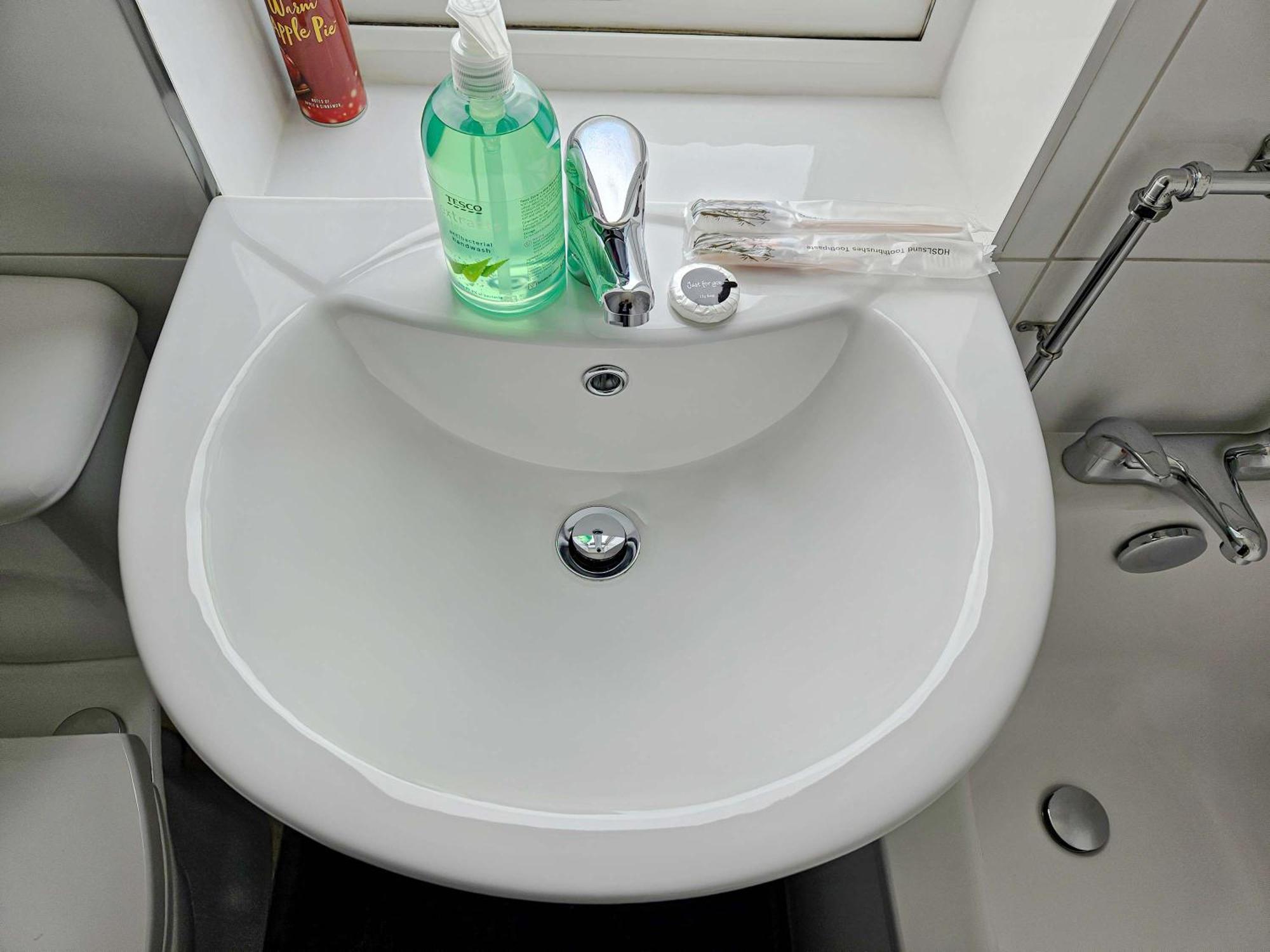 Spacious 5-bed With Parking,wifi & Self Check-in Bristol