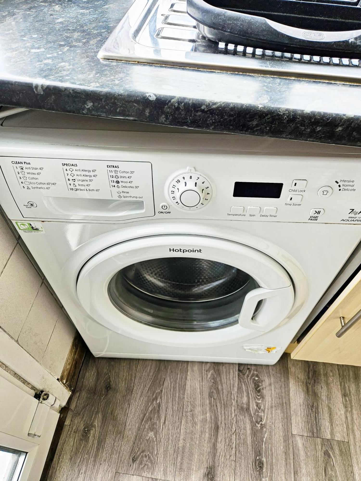 Spacious 5-bed With Parking,wifi & Self Check-in Holiday home *