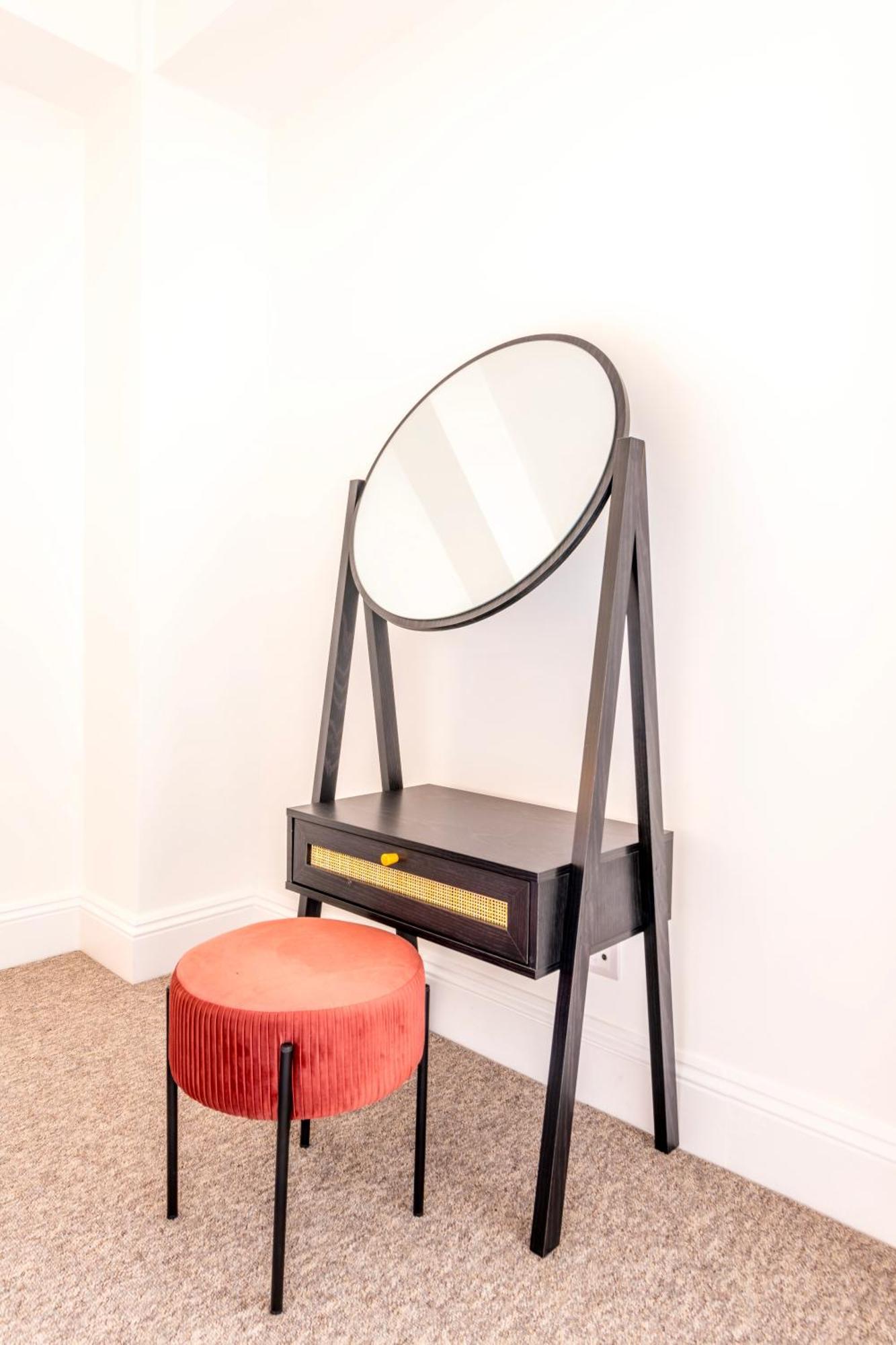 Unique Skyfall With Free Parking For Families & Business By Prescott Apartments Apartment Bristol