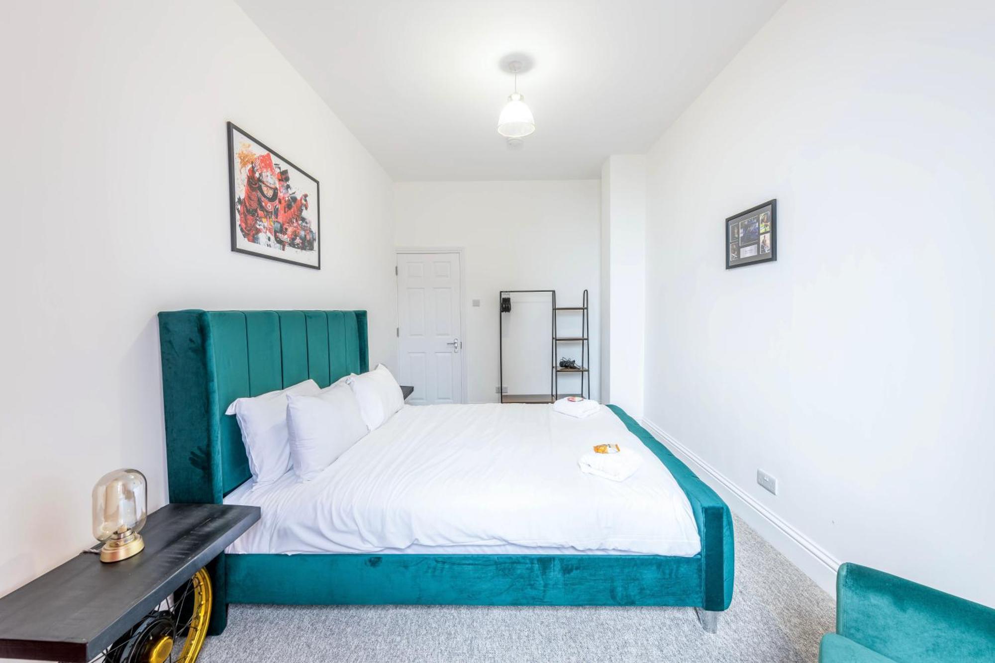 Apartment Unique Silverstone With Free Parking By Prescott