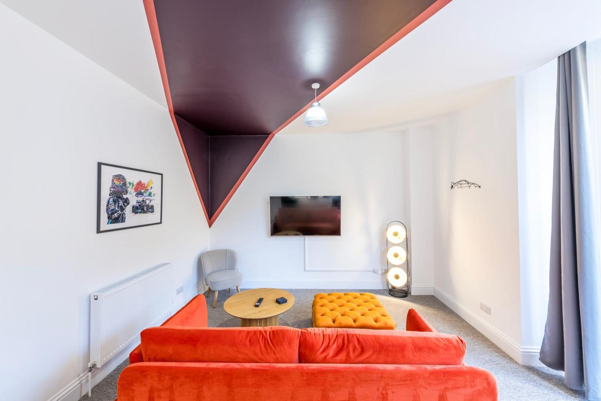 Apartment Unique Silverstone With Free Parking By Prescott