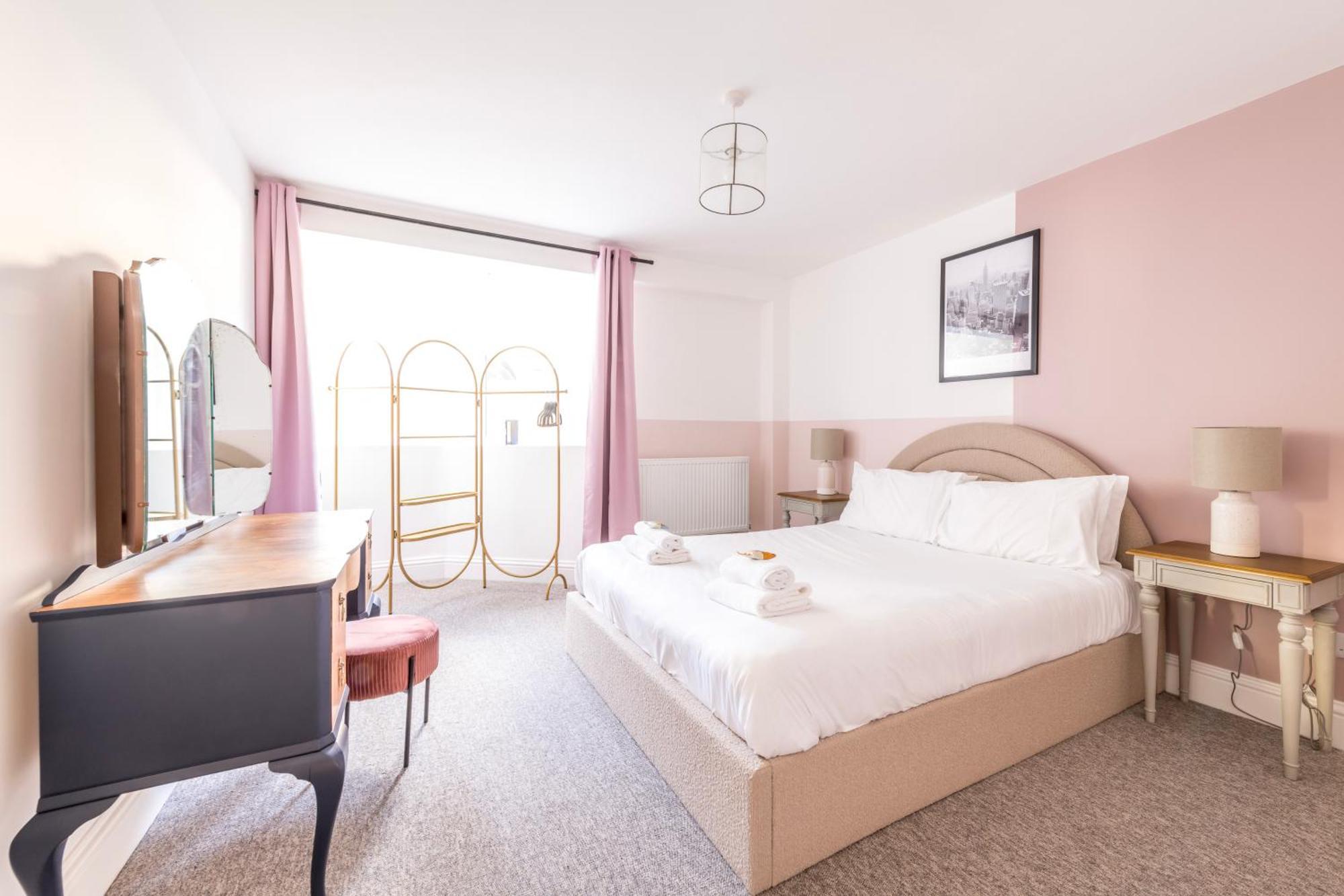 Apartment Breakfast At Tiffany's Theme With Free Parking By Prescott
