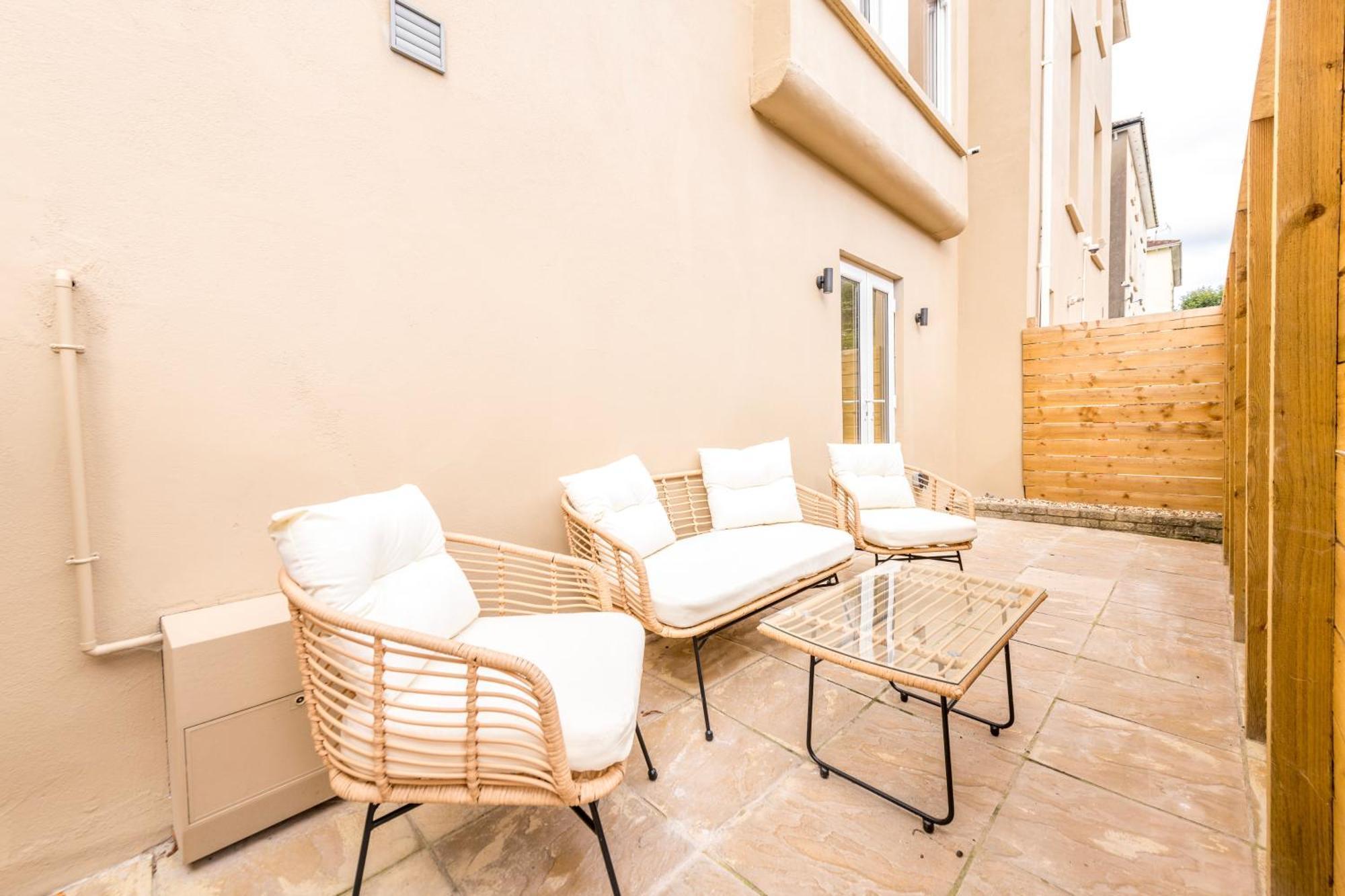 Breakfast At Tiffany's Theme With Free Parking By Prescott Apartment *