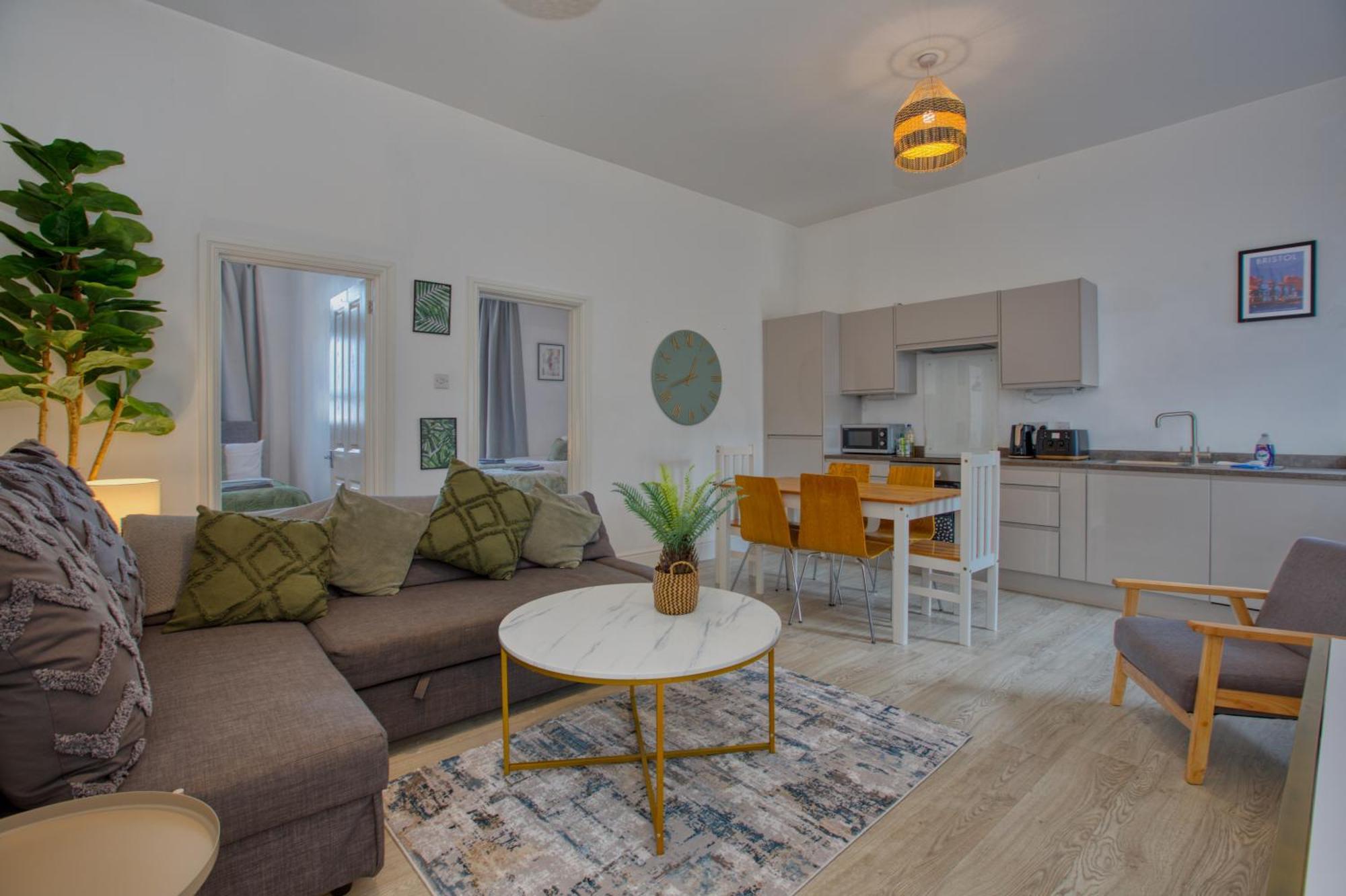 Temple Meads Station: Stylish 3-bed With Free Parking