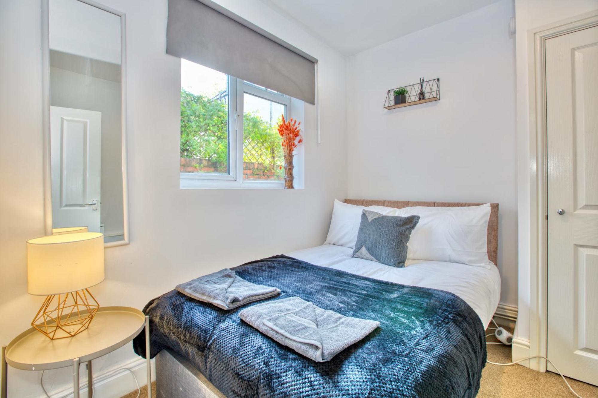 Temple Meads Station: Stylish 3-bed With Free Parking Apartment