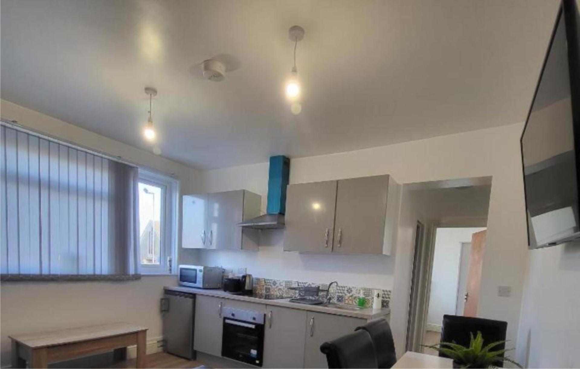 Escape, 2 Bedrooms Apartment Bristol