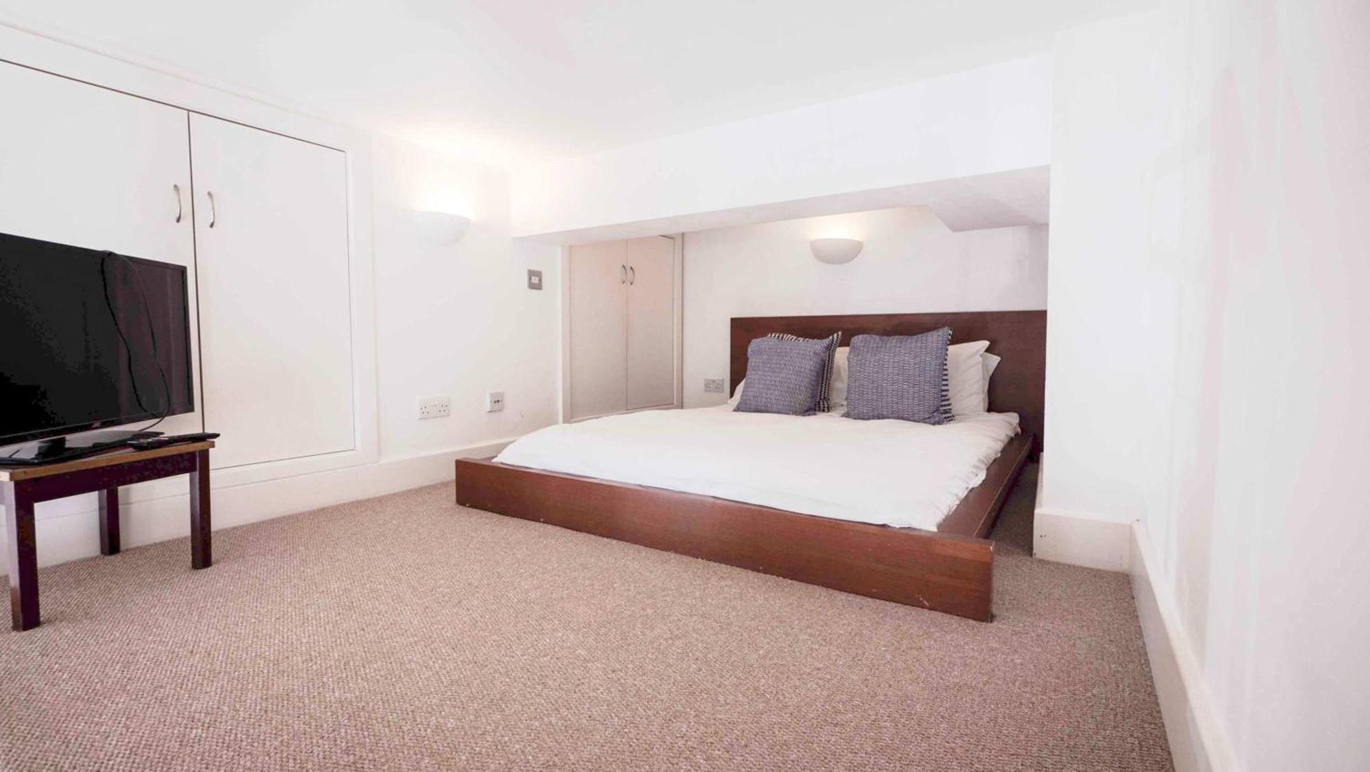 One Bed Maisonette In Centre Portland Square Apartment