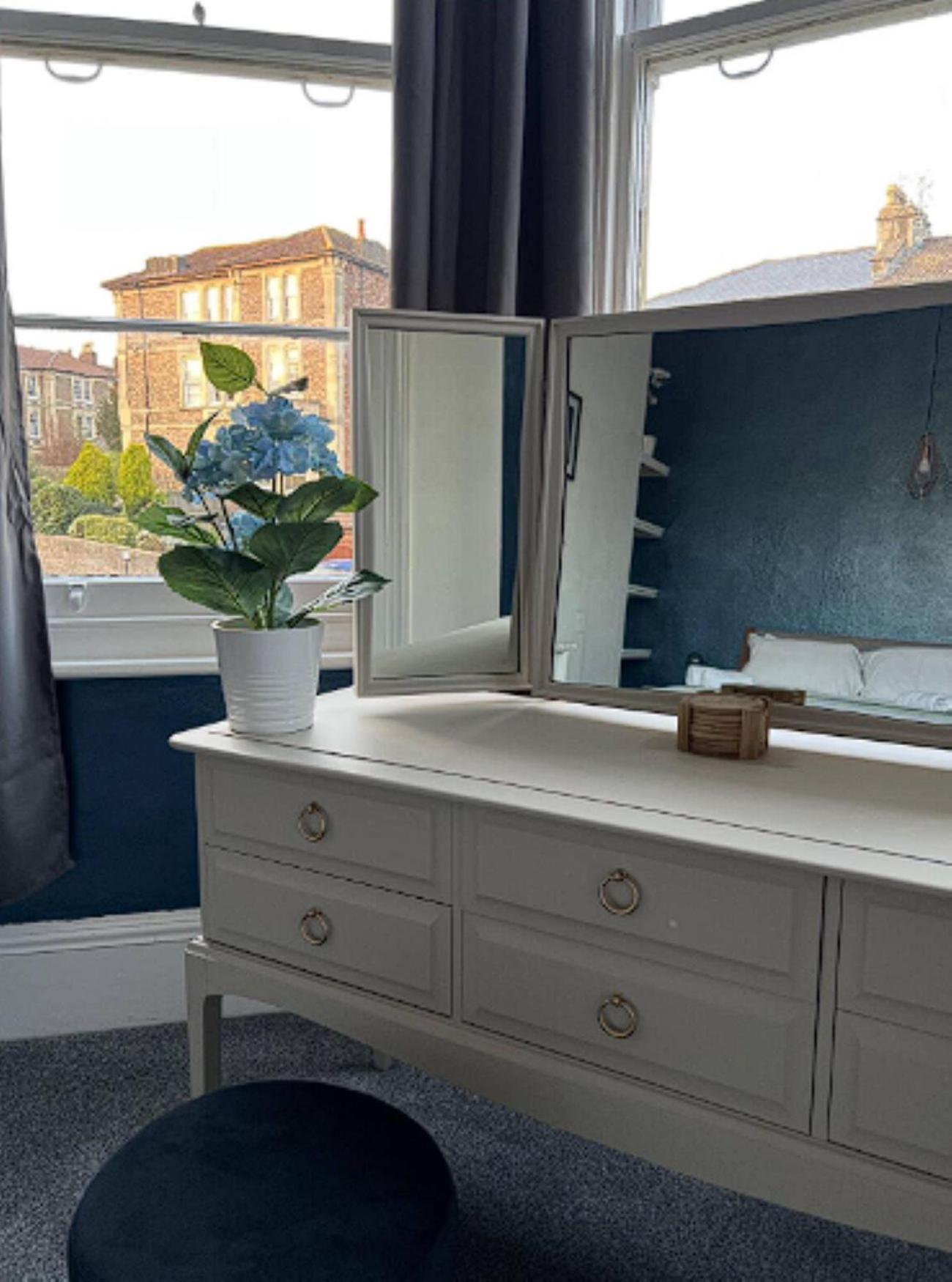 Centralised Osborne House With Free Parking By Prescott Apartments Apartment Bristol