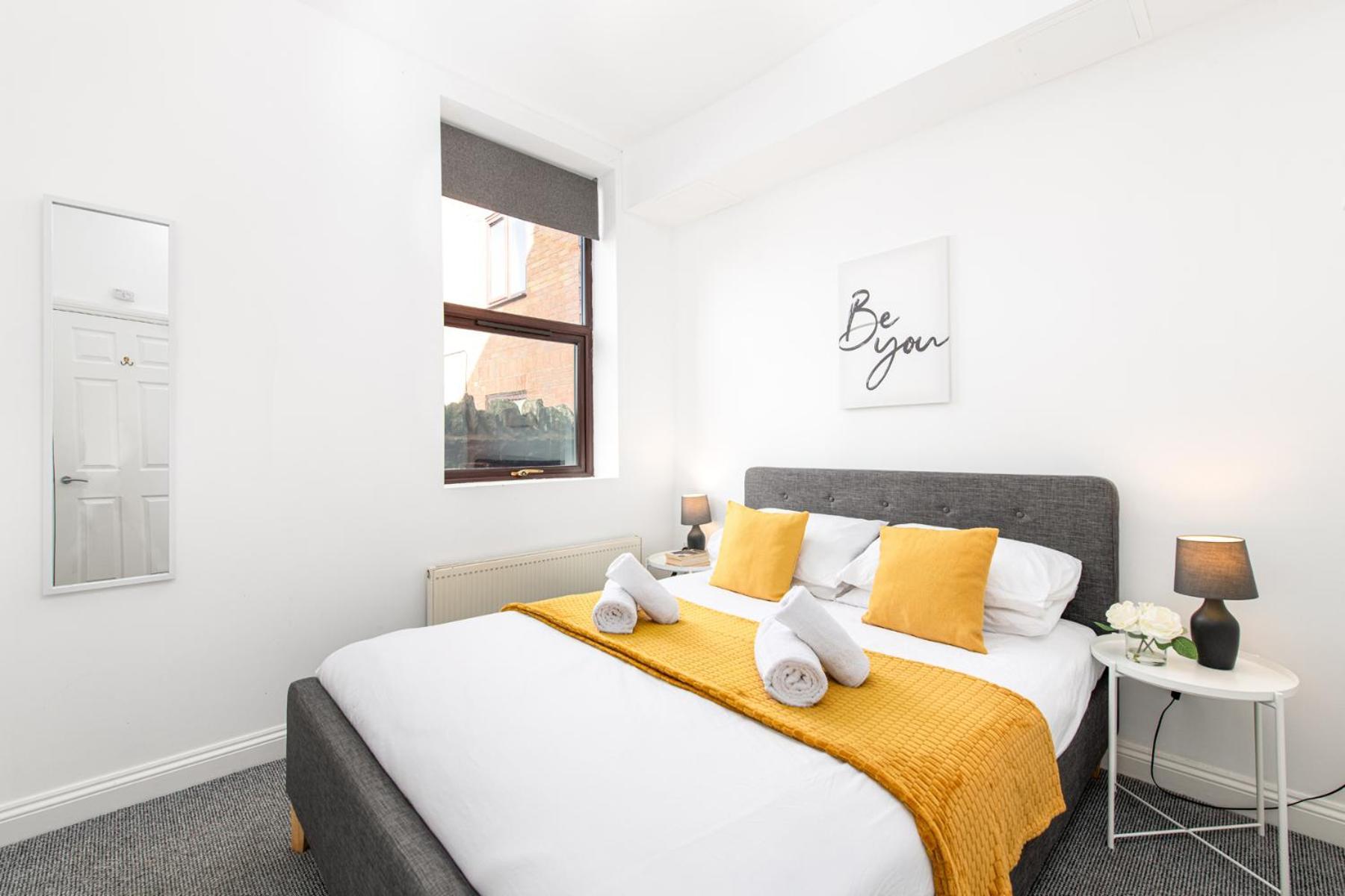 Large 1 Bed Flat-long Stays-by Matchstickstays *