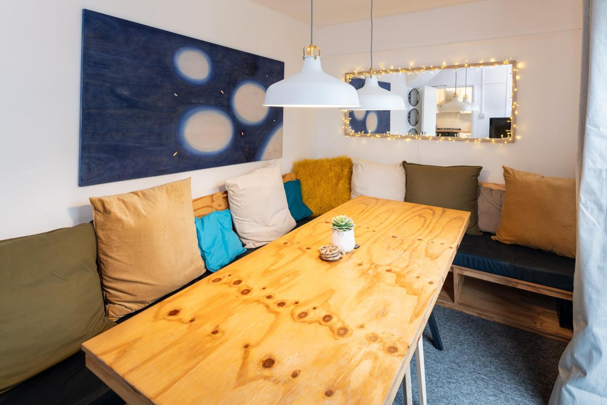 Brett - Horfield - Away From - Sleeps 7 Holiday home *