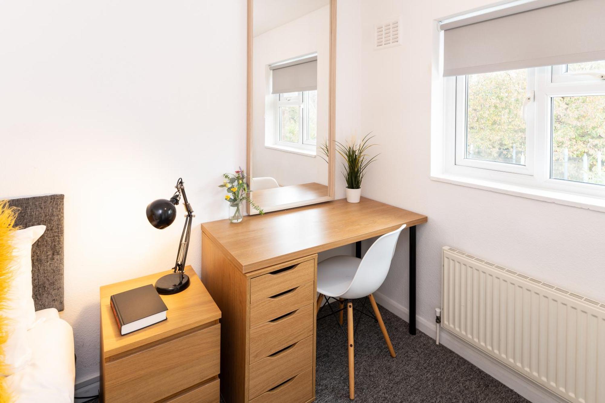 Brett - Horfield - Away From - Sleeps 7 Holiday home *