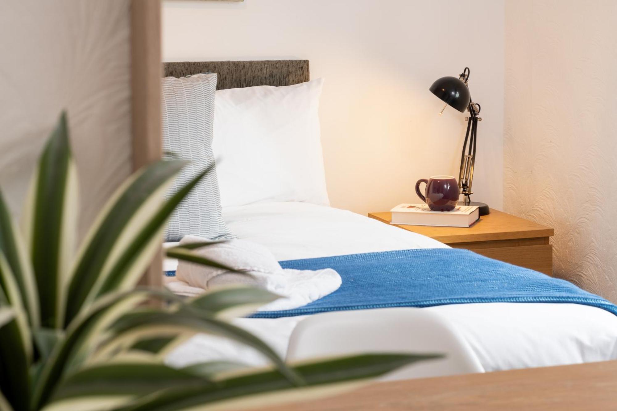 Brett - Horfield - Away From - Sleeps 7 Holiday home *