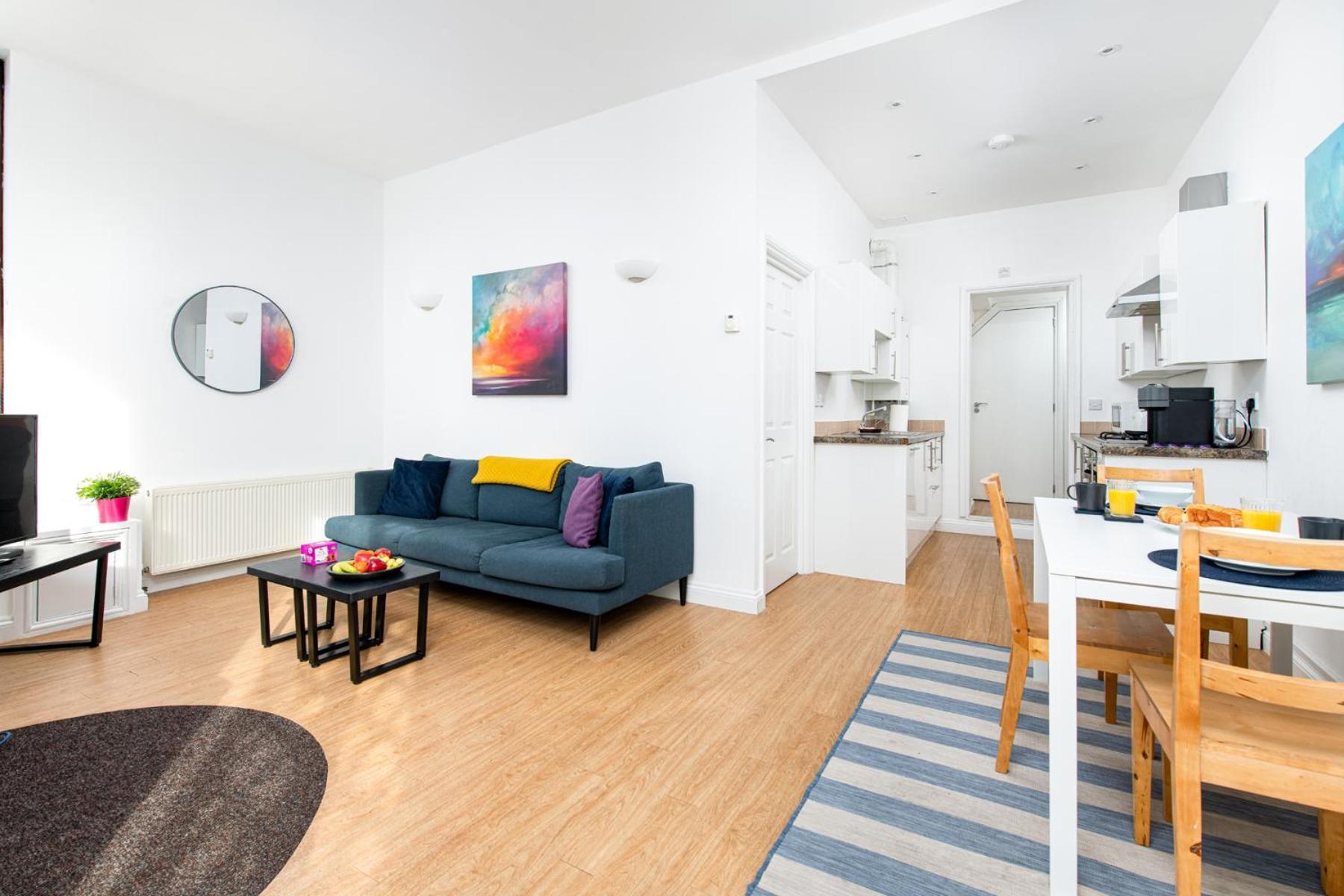Apartment Large 1 Bed Flat-long Stays-by Matchstickstays *