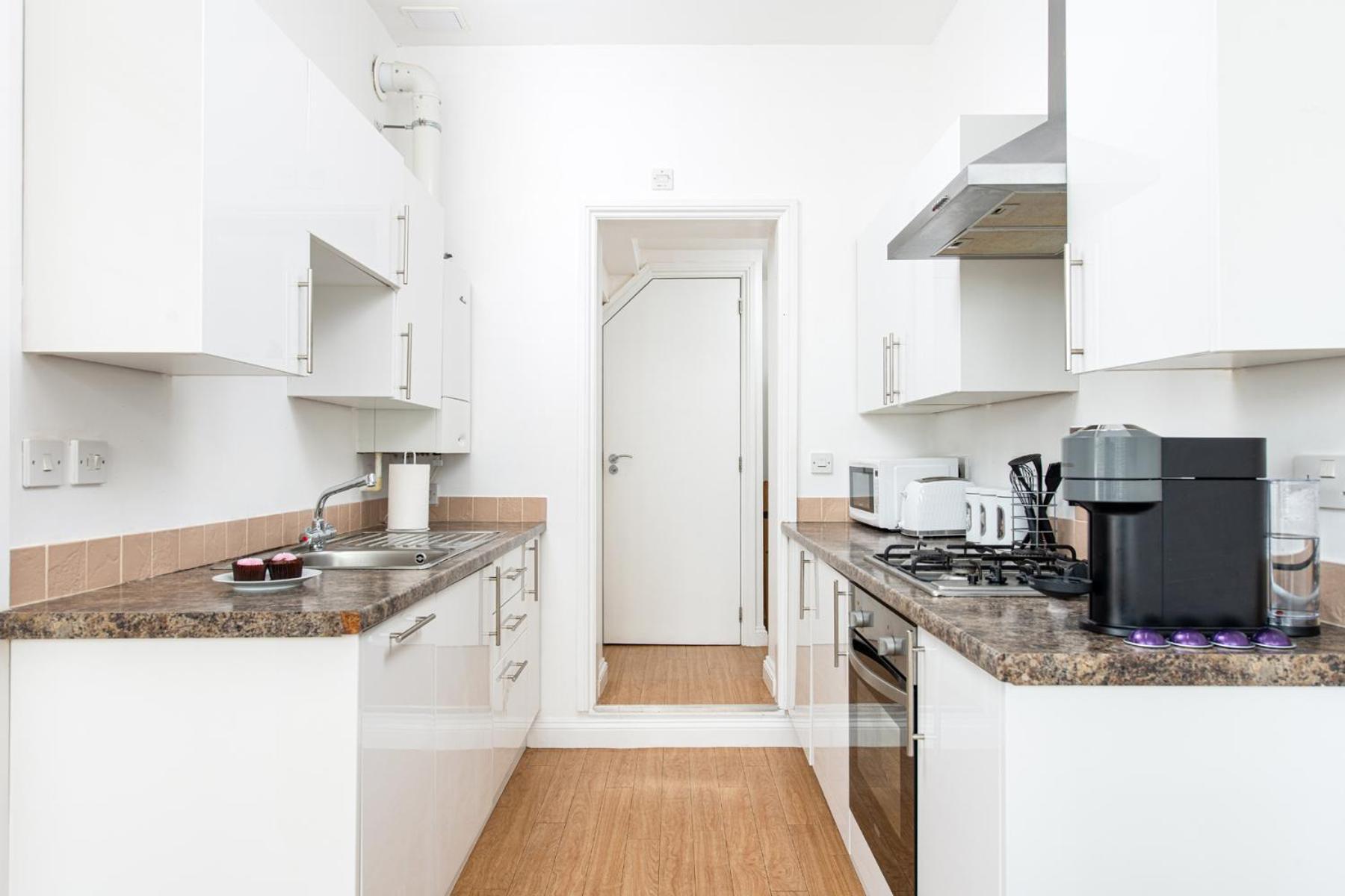 Large 1 Bed Flat-long Stays-by Matchstickstays Bristol