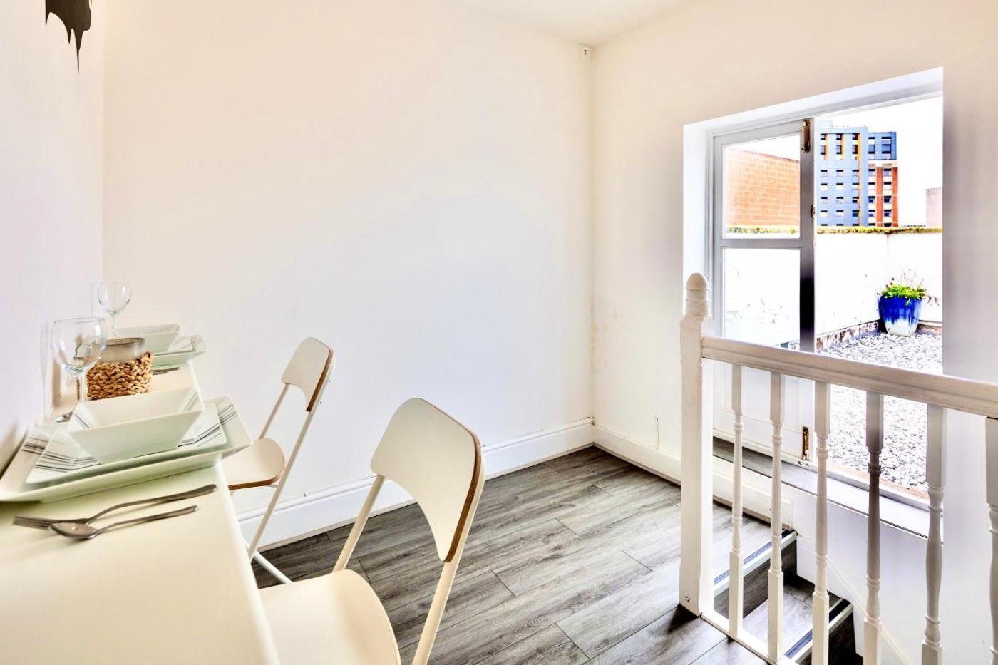 Apartment The Orange Factory By Altoluxoexperience Short Lets & Serviced With Free Wifi *