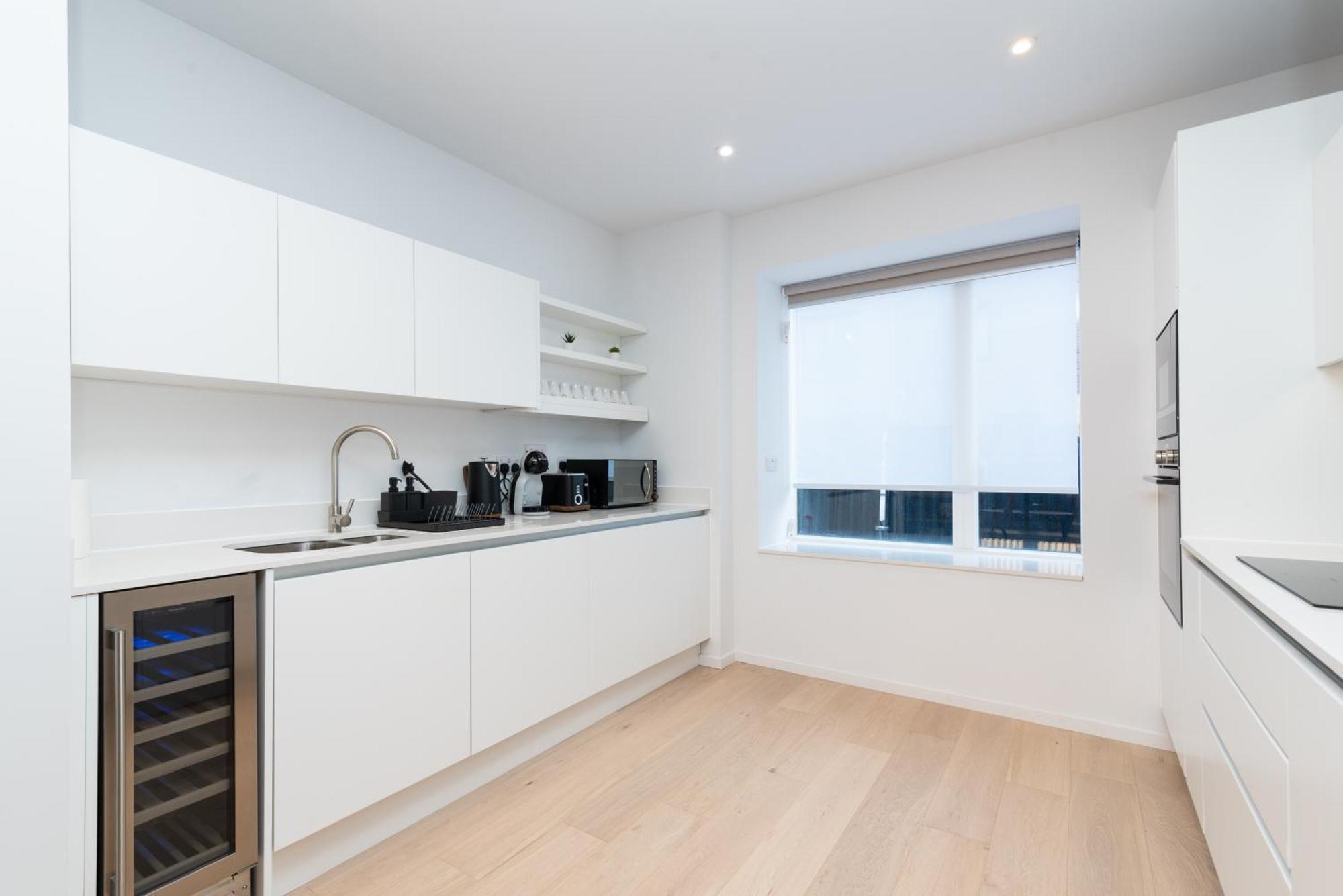 Holiday home Modern 5 Bedroom Town House With Off St Parking Bristol